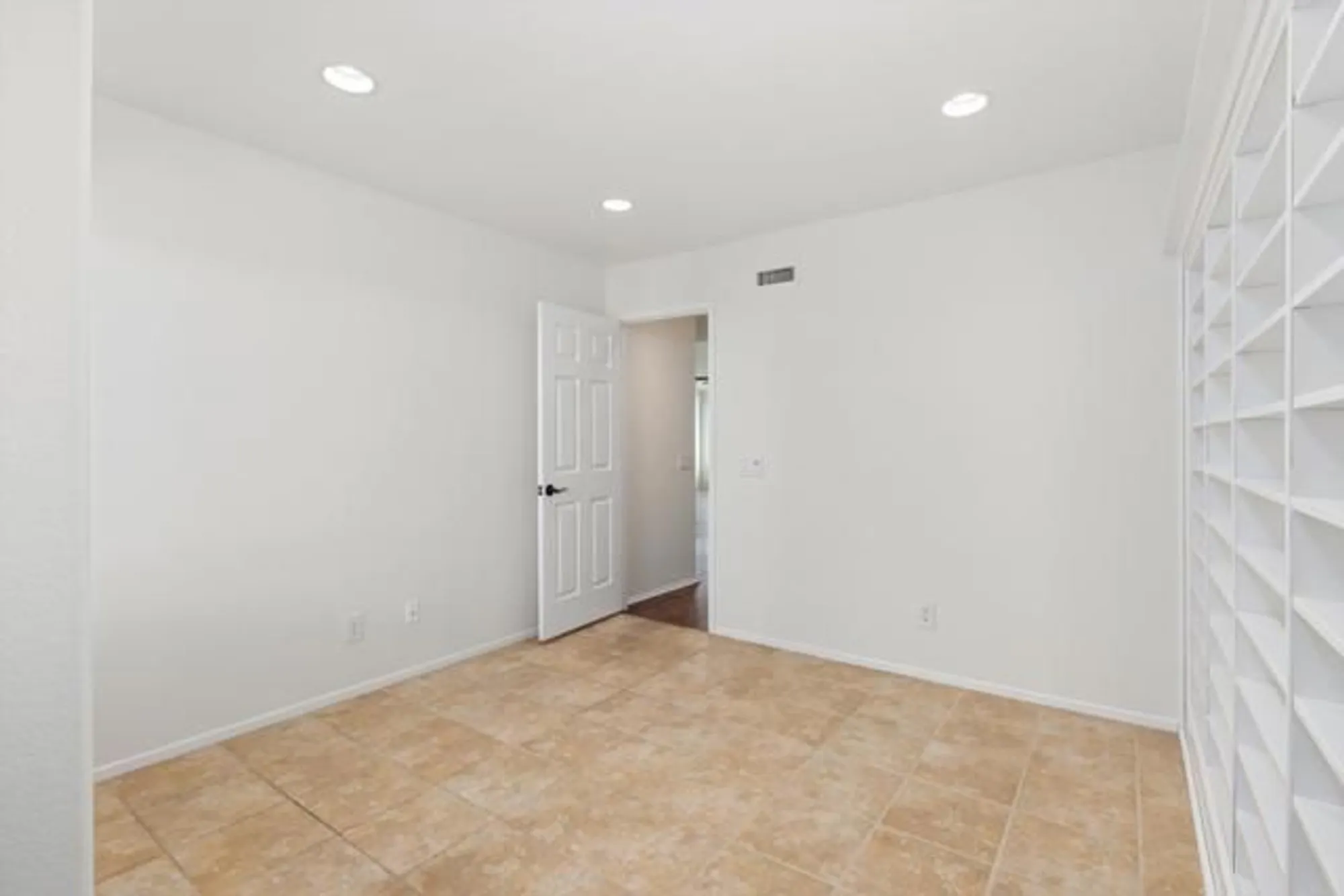 Property Slideshow image 13 of 37 | 4815 galicia way, Oceanside, CA, 92056
