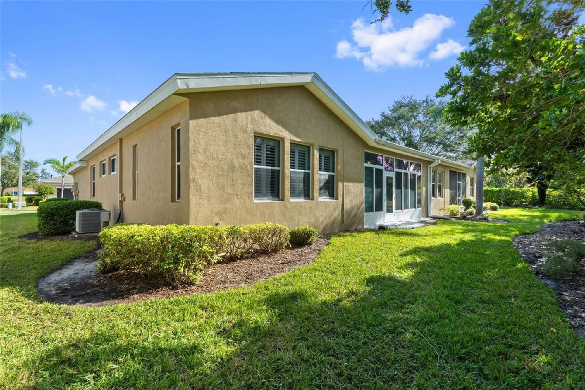 Property Slideshow image 13 of 64 | 2404 kensington greens dr, Sun City Center, FL, 33573