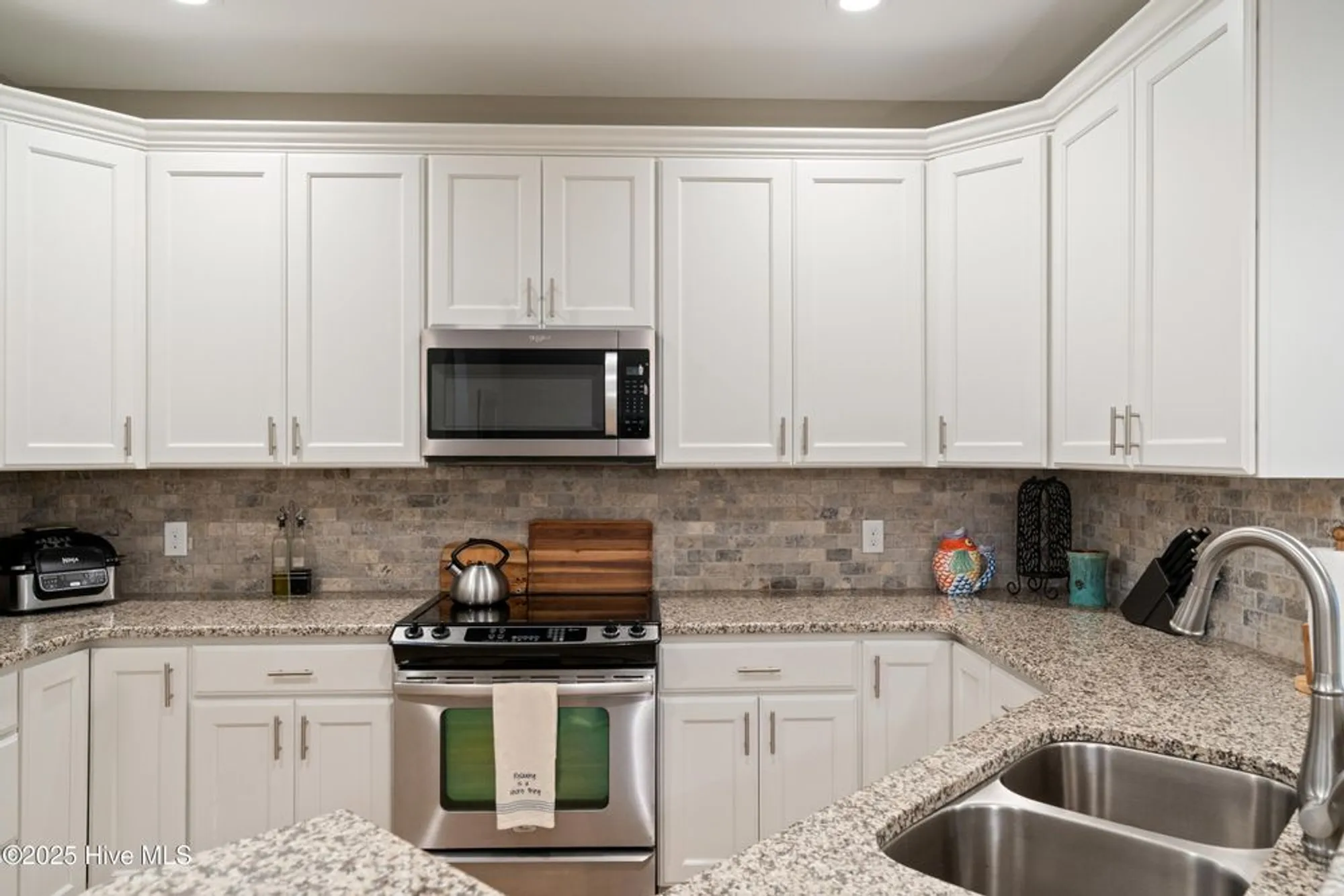 Property Slideshow image 10 of 46 | 2537 st james dr apt 705, Southport, NC, 28461