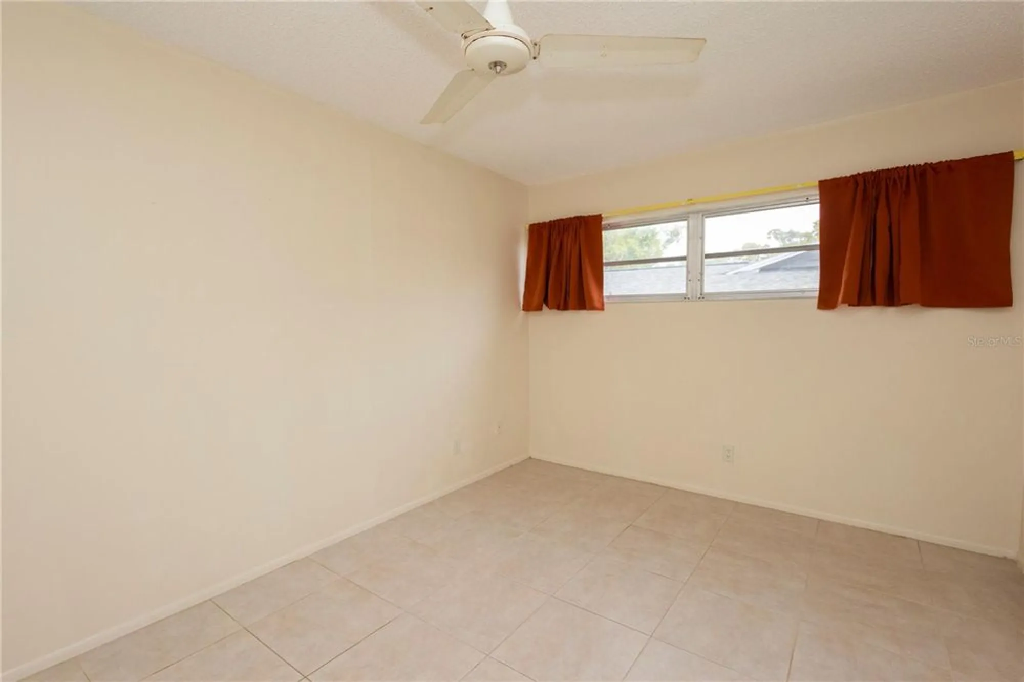 Property Slideshow image 13 of 37 | 8121 casuarina dr, Port Richey, FL, 34668