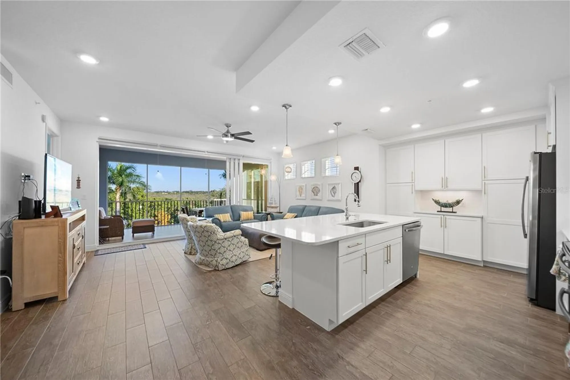 Property Slideshow image 6 of 72 | 391 aruba cir 303, Bradenton, FL, 34209