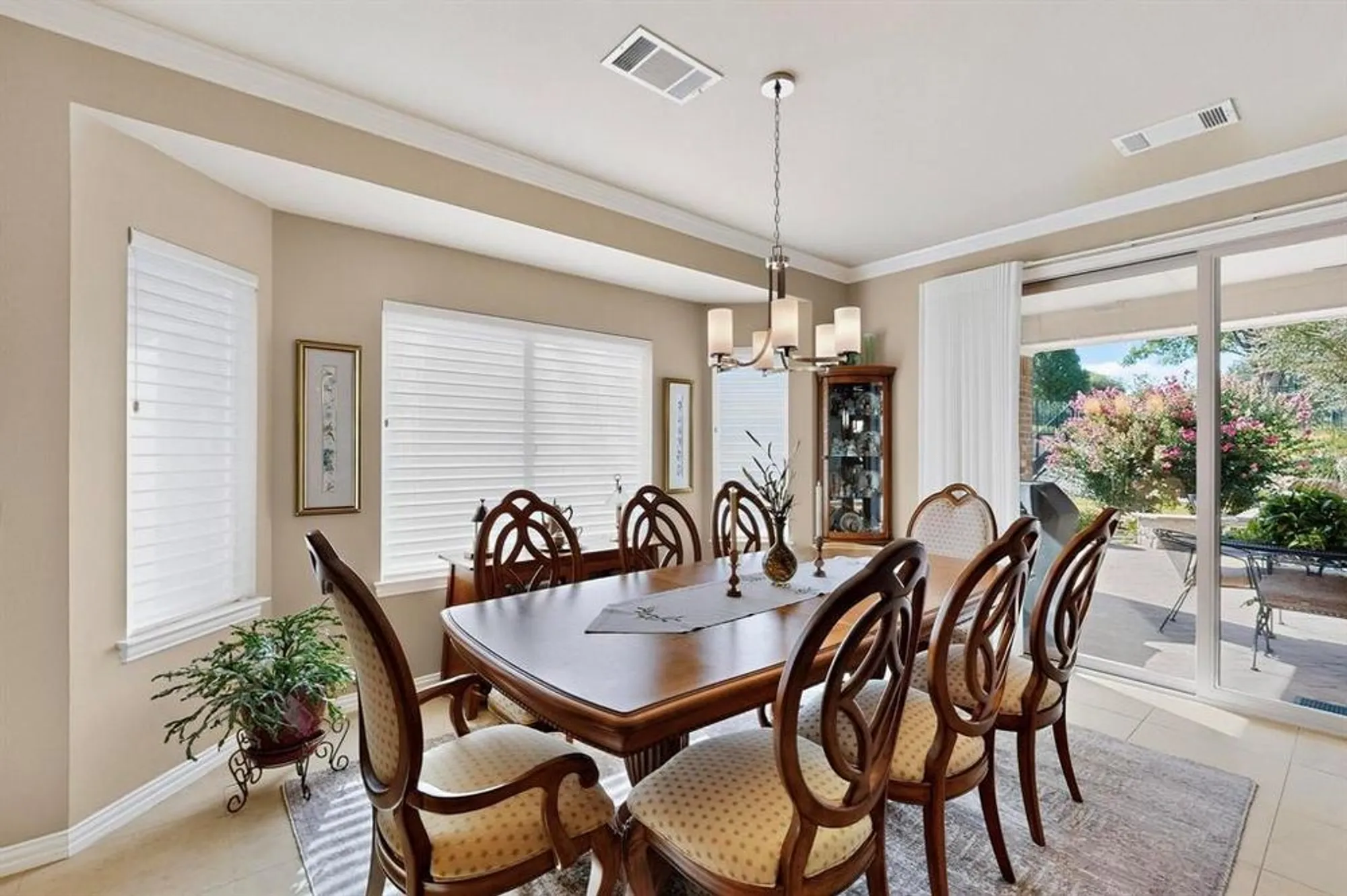 Property Slideshow image 9 of 28 | 9517 crestview dr, Denton, TX, 76207