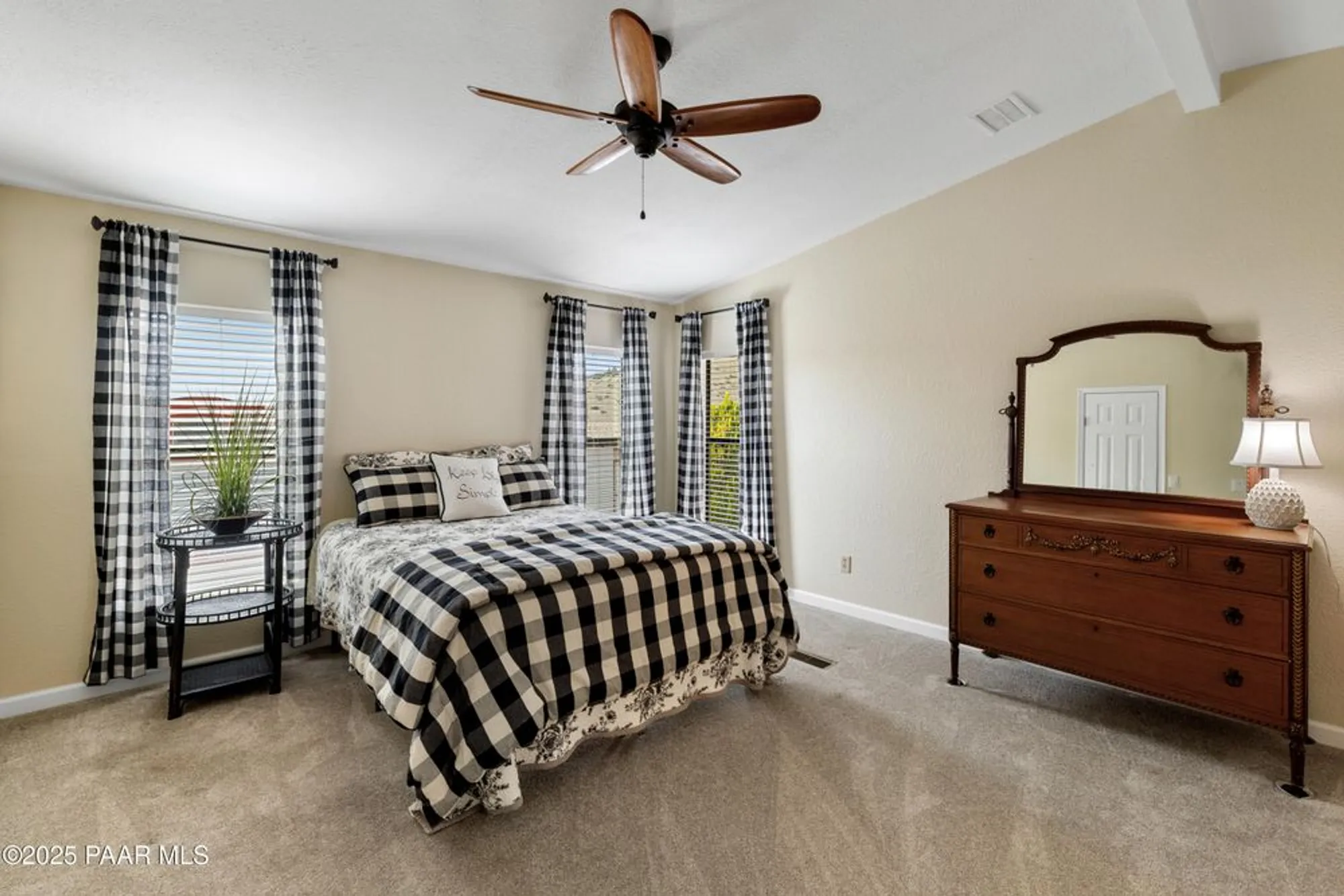 Property Slideshow image 16 of 48 | 1947 e mountain hollow dr, Prescott, AZ, 86301