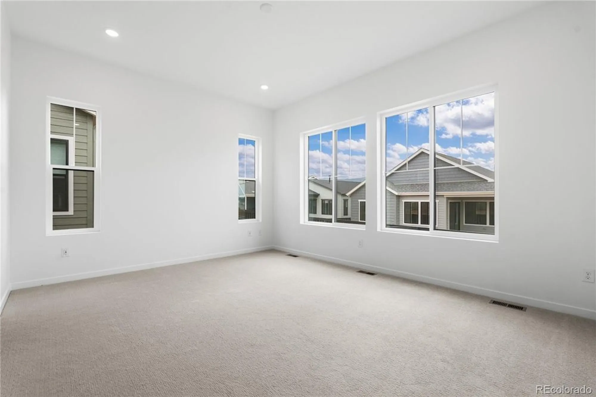 Property Slideshow image 16 of 29 | 11112 amber light cir, Littleton, CO, 80125