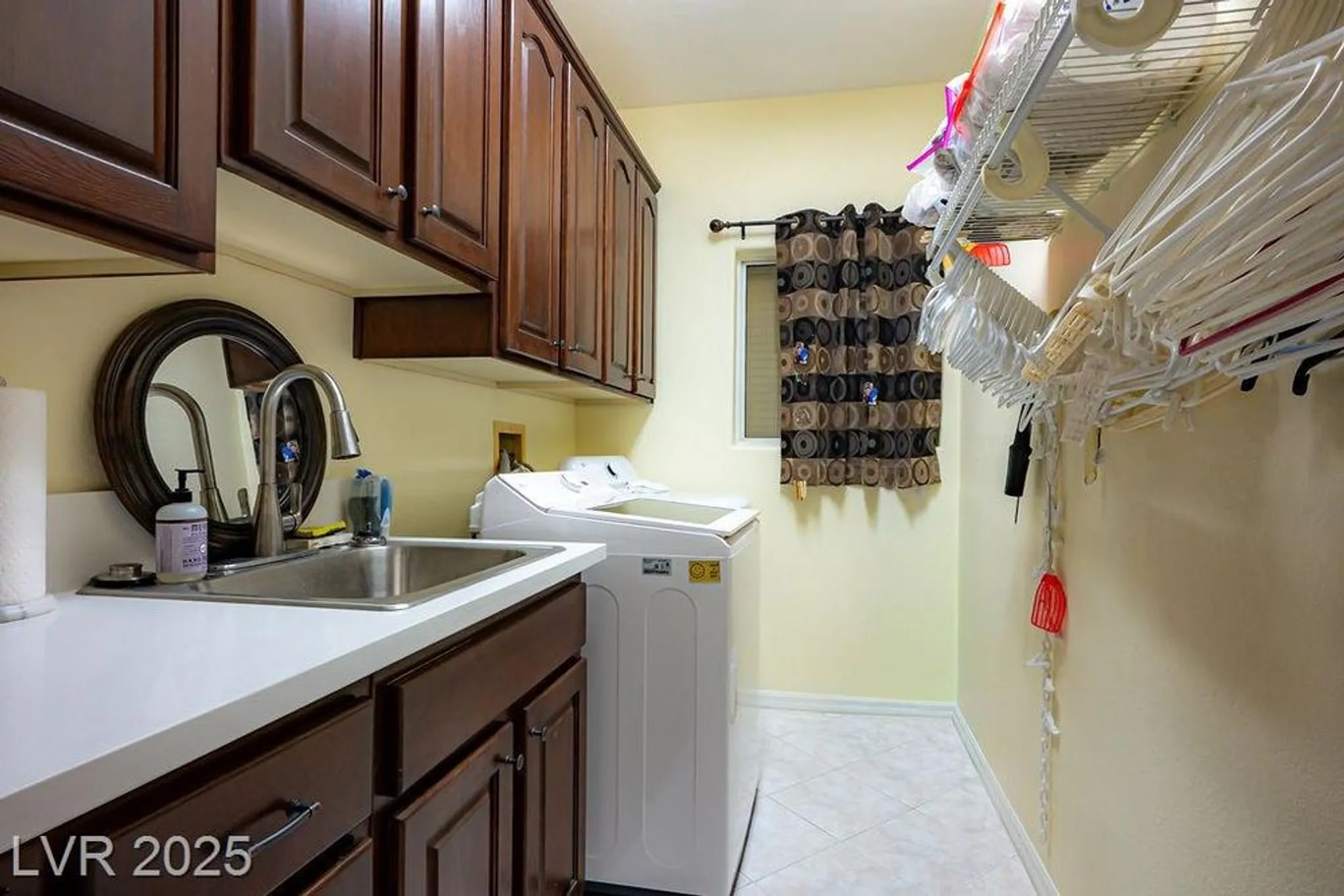 Property Slideshow image 34 of 99 | 10712 button willow dr, Las Vegas, NV, 89134