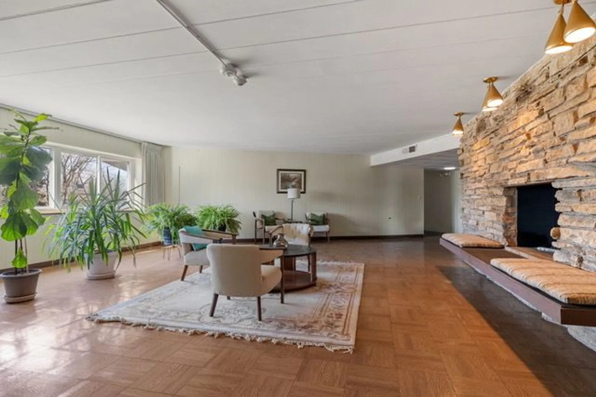Property Slideshow image 23 of 29 | 5540 walnut ave 11b, Downers Grove, IL, 60515