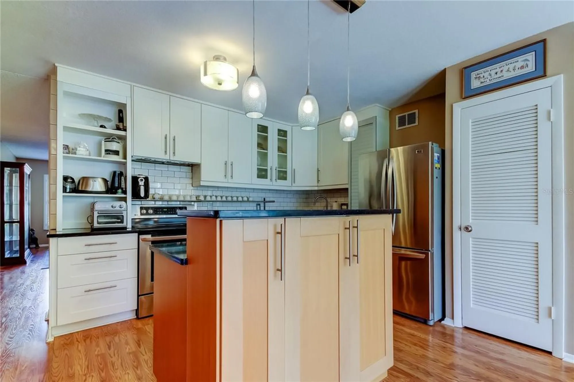 Property Slideshow image 17 of 61 | 2221 swedish dr apt 3, Clearwater, FL, 33763