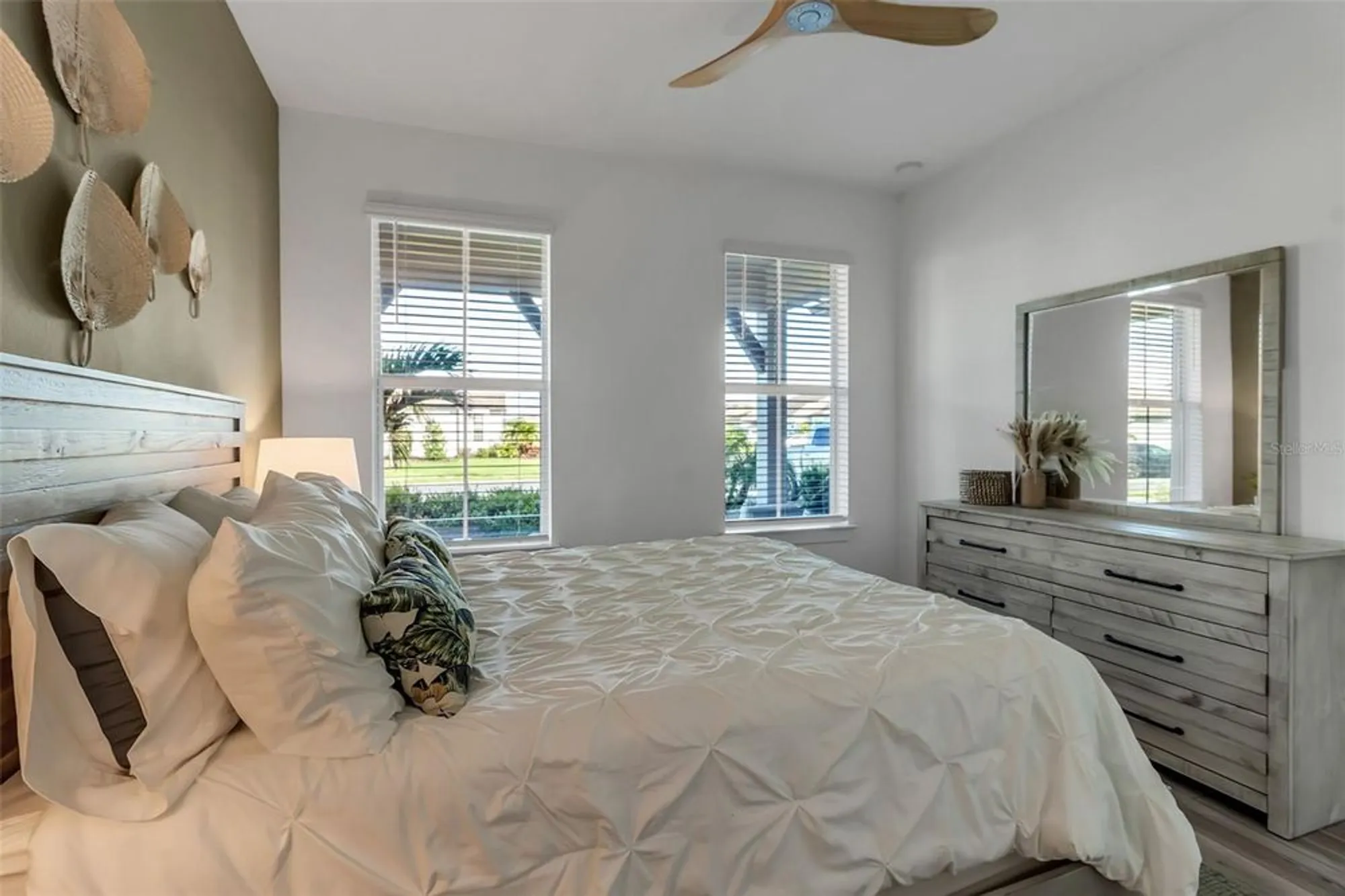 Property Slideshow image 9 of 79 | 10724 spring tide way, Parrish, FL, 34219