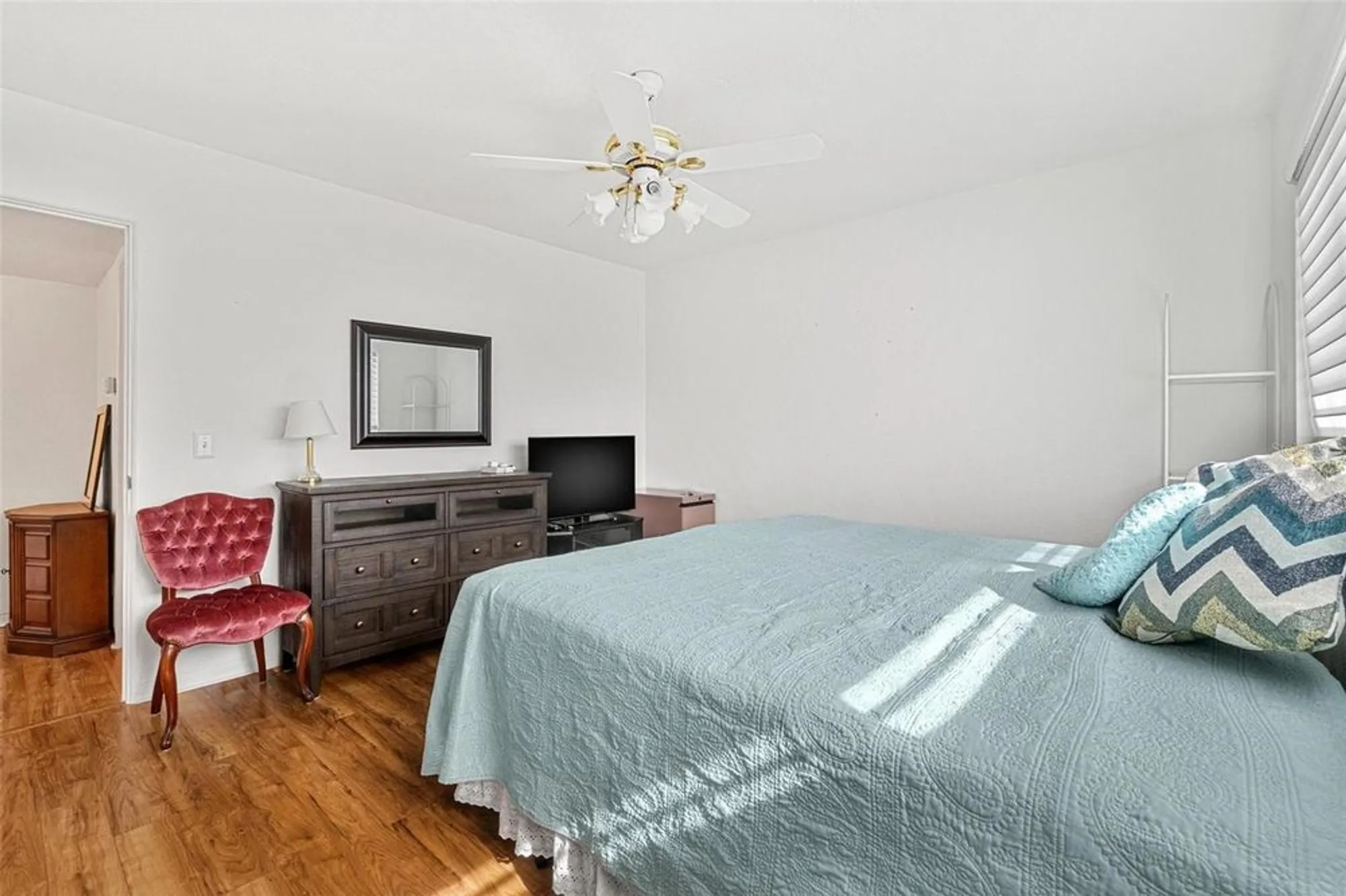 Property Slideshow image 7 of 70 | 2430 brazilia dr 28, Clearwater, FL, 33763