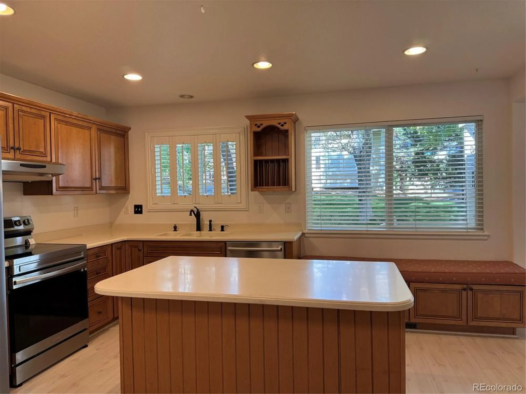 Property Slideshow image 10 of 31 | 41 canongate ln, Highlands Ranch, CO, 80130