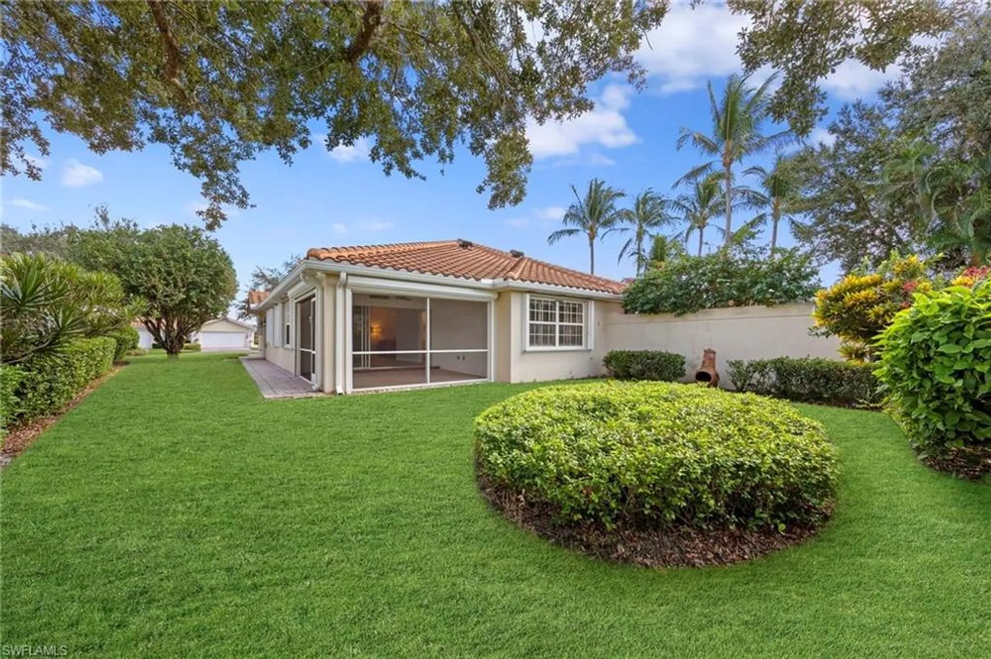 Property Slideshow image 16 of 42 | 5785 drummond way, Naples, FL, 34119