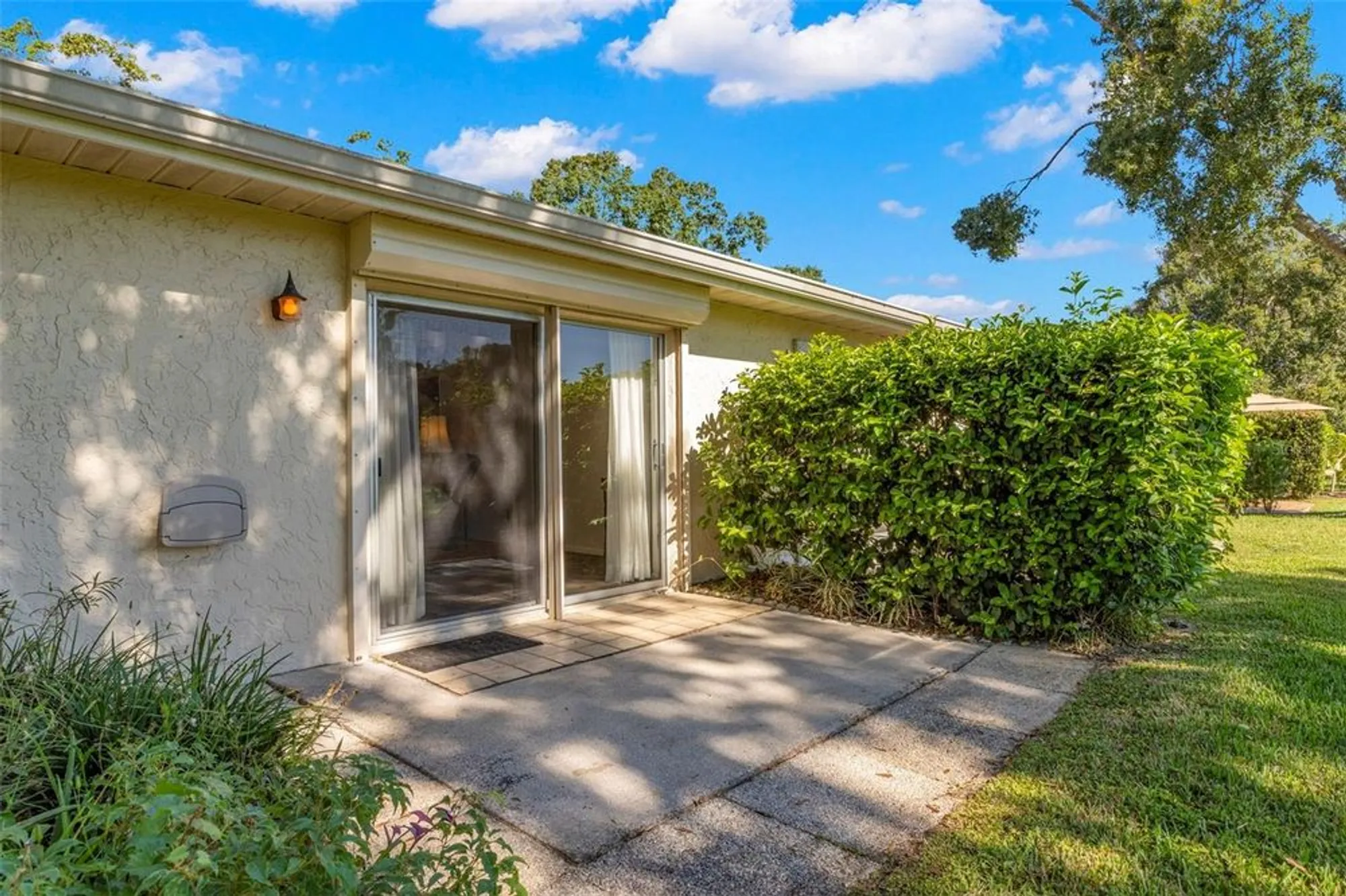 Property Slideshow image 10 of 61 | 1012 dunrobin dr d, Palm Harbor, FL, 34684