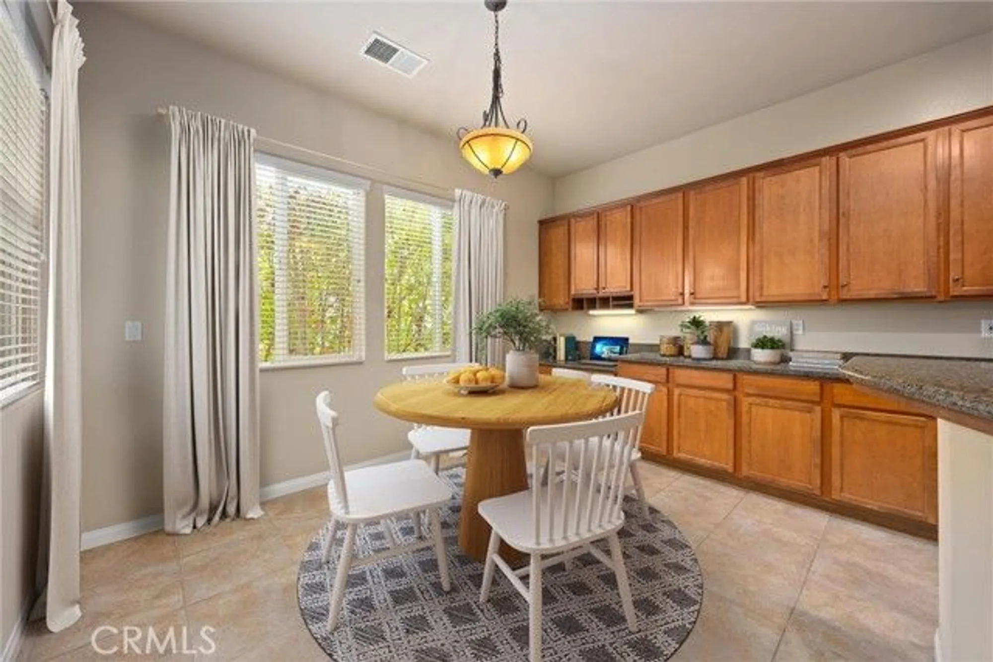 Property Slideshow image 13 of 53 | 307 coachman way, Bakersfield, CA, 93312