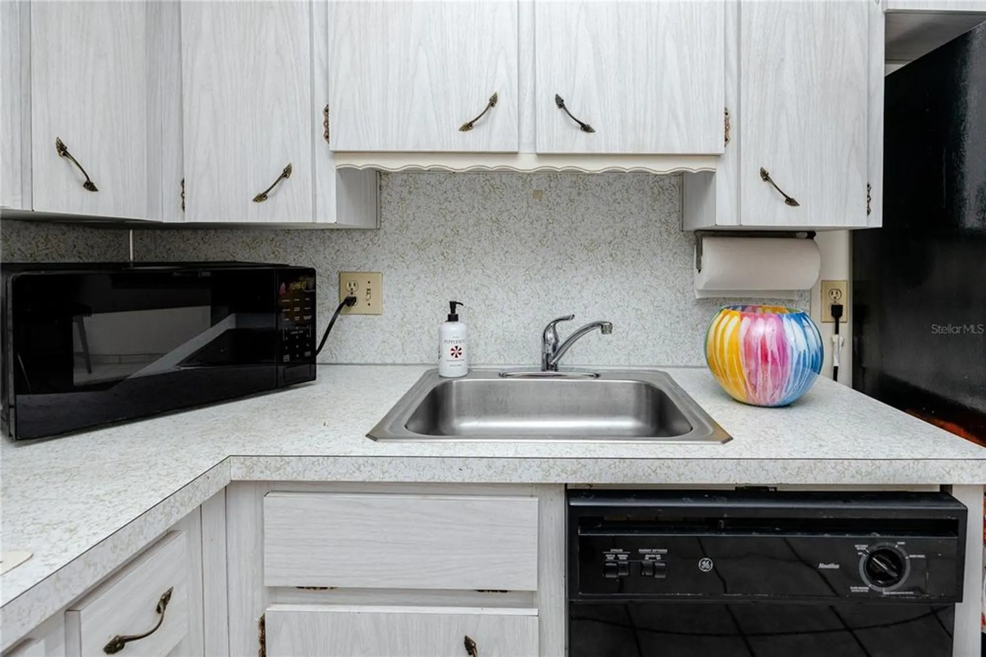 Property Slideshow image 15 of 42 | 2463 brazilia dr apt 39, Clearwater, FL, 33763