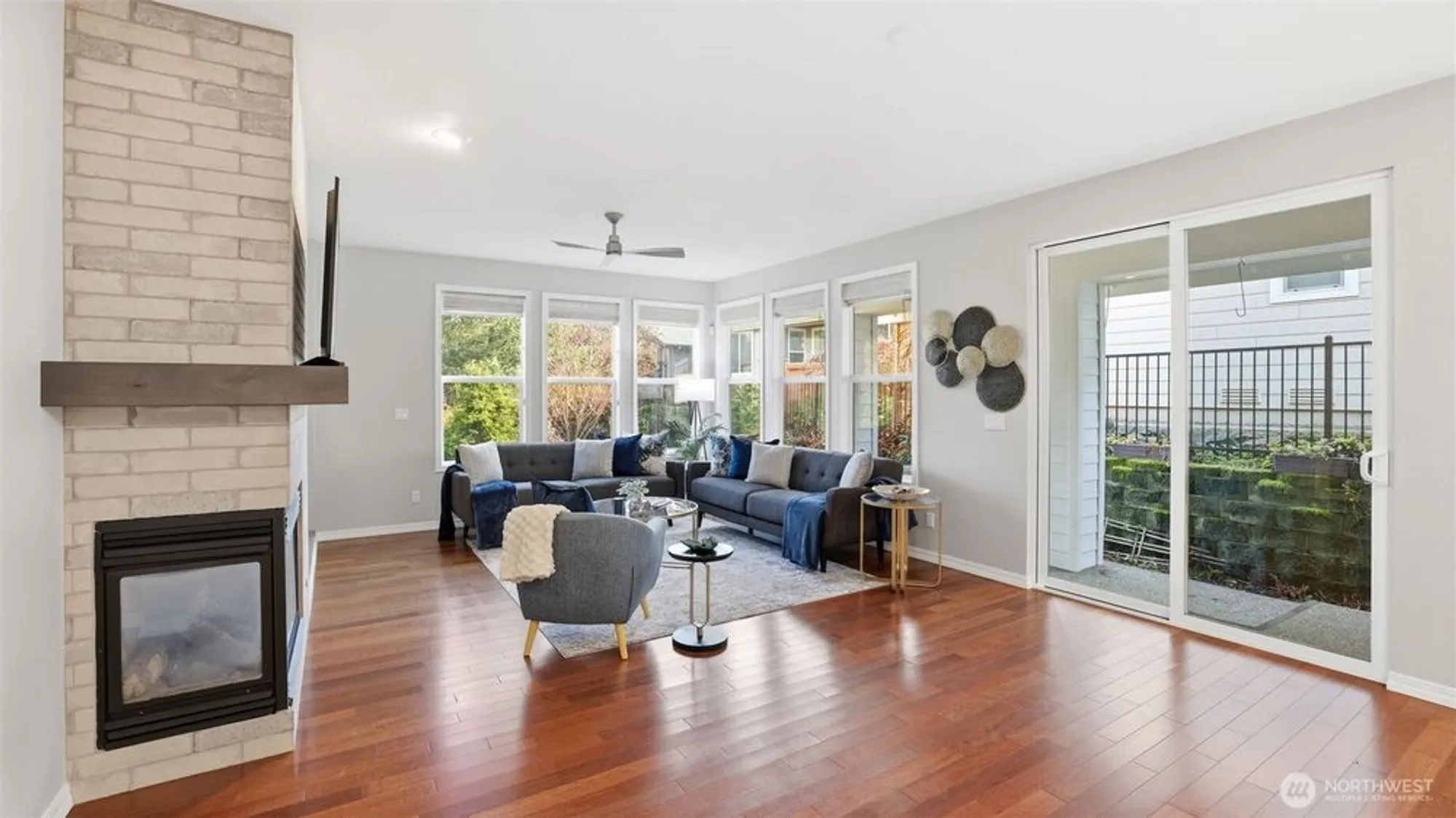 Property Slideshow image 10 of 40 | 12832 231st pl, Redmond, WA, 98053