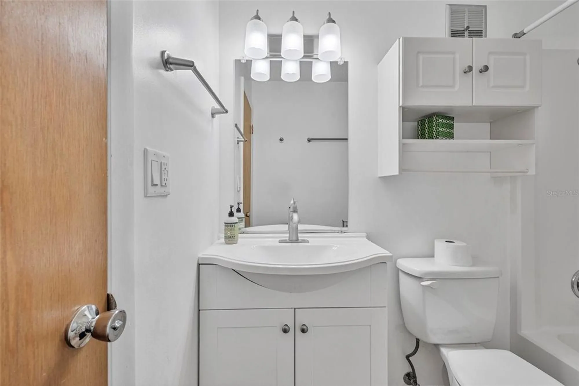 Property Slideshow image 11 of 22 | 5603 80th st n unit 202, Saint Petersburg, FL, 33709