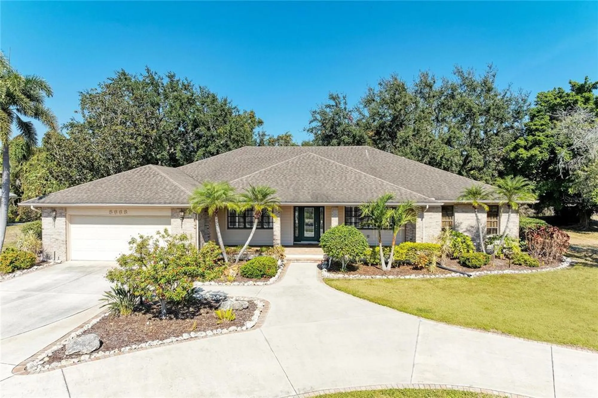 Property Slideshow image 7 of 83 | 5668 country lakes dr, Sarasota, FL, 34243