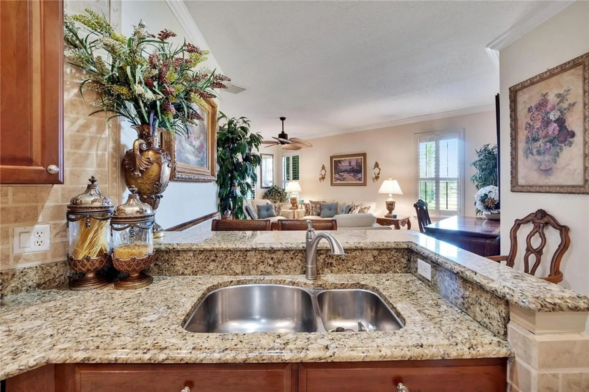 Property Slideshow image 14 of 67 | 204 mystic falls dr, Apollo Beach, FL, 33572