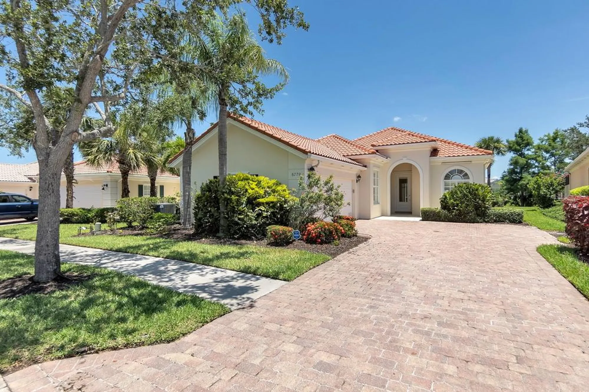 Property Slideshow image 3 of 40 | 5779 wilena pl, Sarasota, FL, 34238