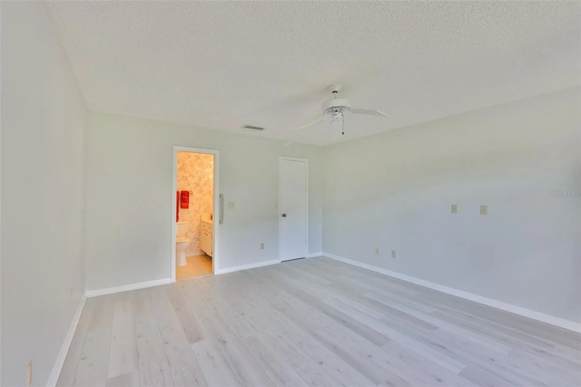 Property Slideshow image 24 of 45 | 2026 hawkhurst cir, Sun City Center, FL, 33573