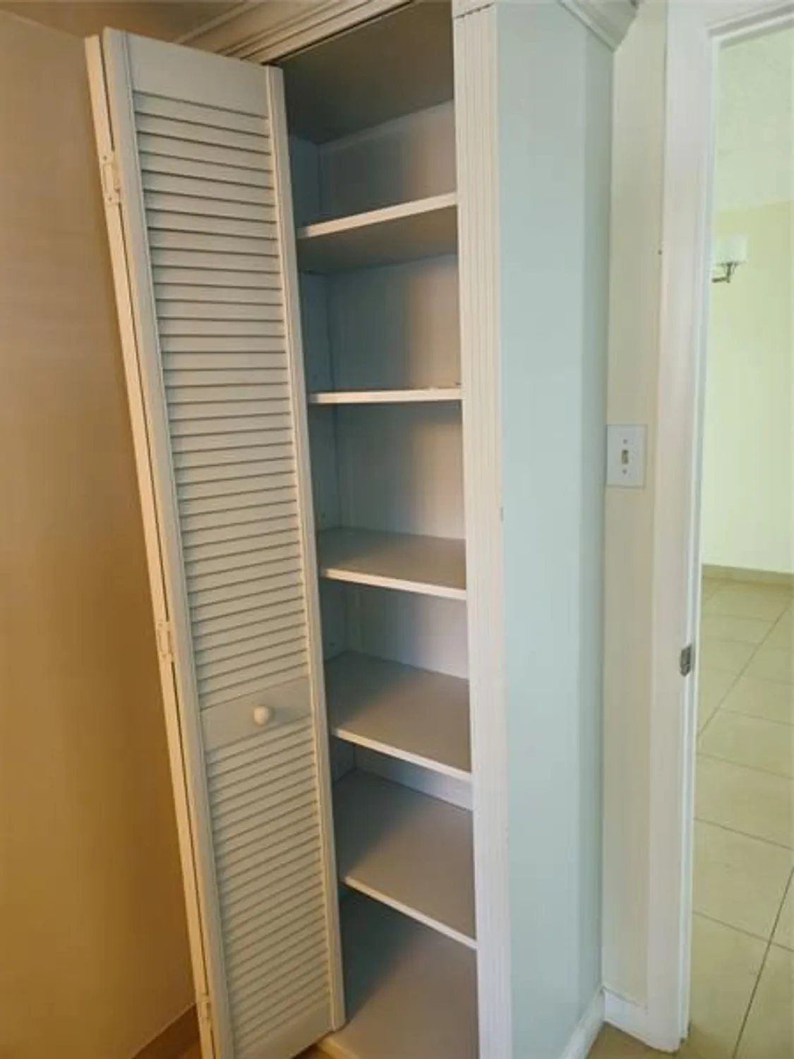 Property Slideshow image 9 of 35 | 7500 nw 5th pl apt 201, Margate, FL, 33063