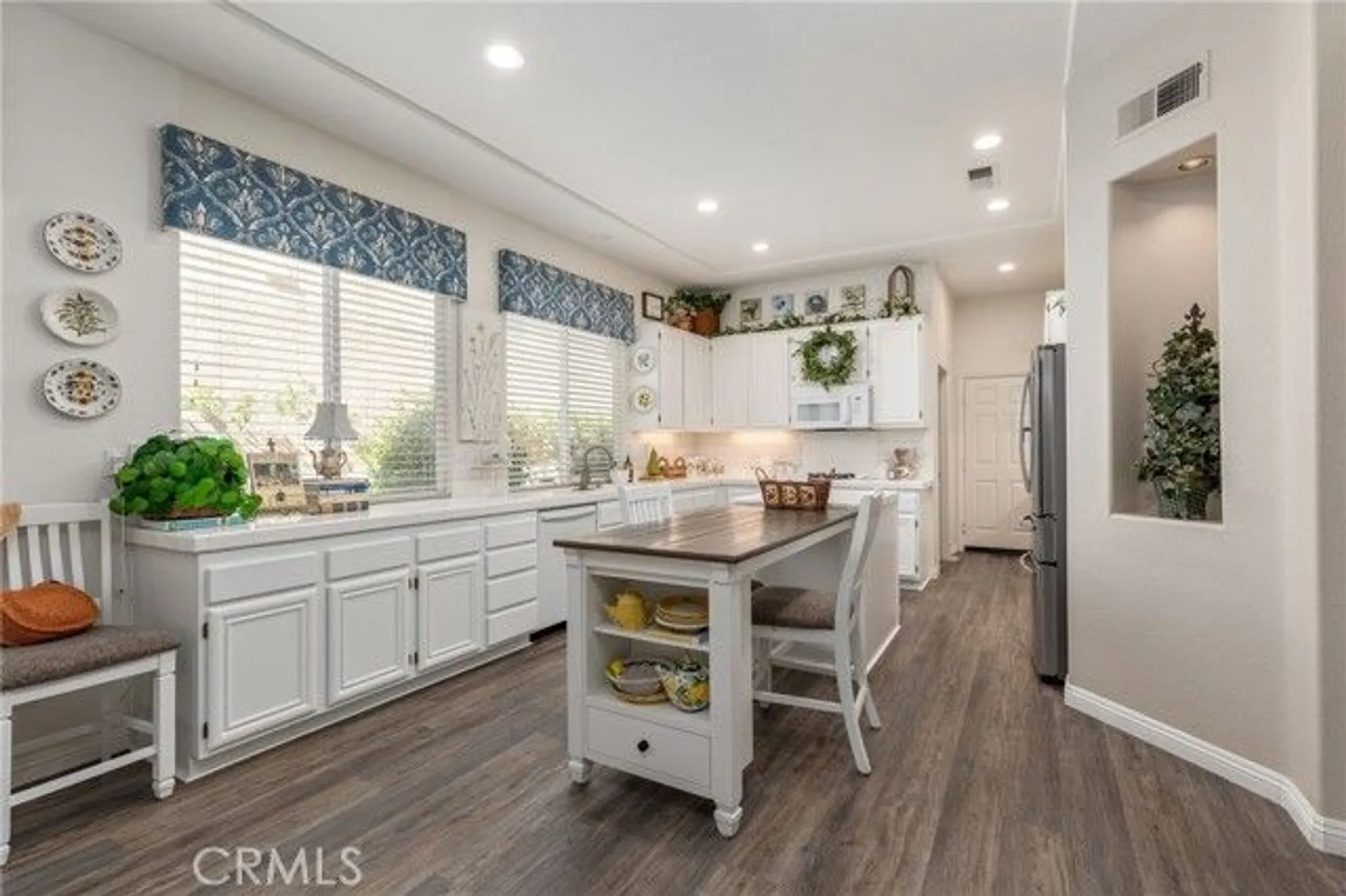 Property Slideshow image 12 of 40 | 4967 singing hills dr, Banning, CA, 92220