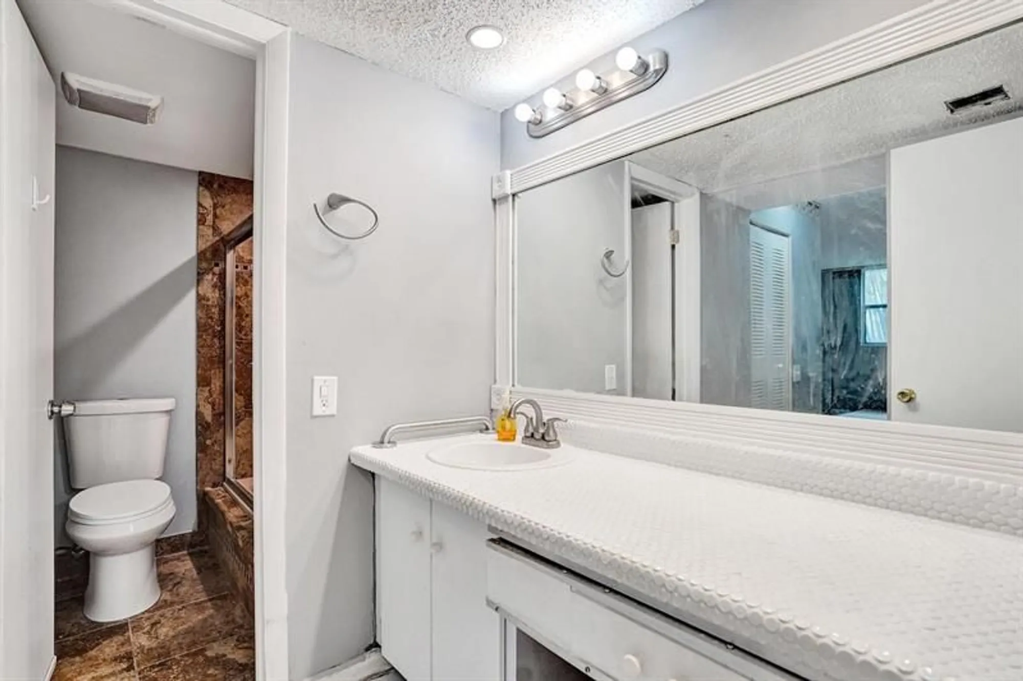 Property Slideshow image 11 of 31 | 9201 lime bay blvd apt 114, Tamarac, FL, 33321