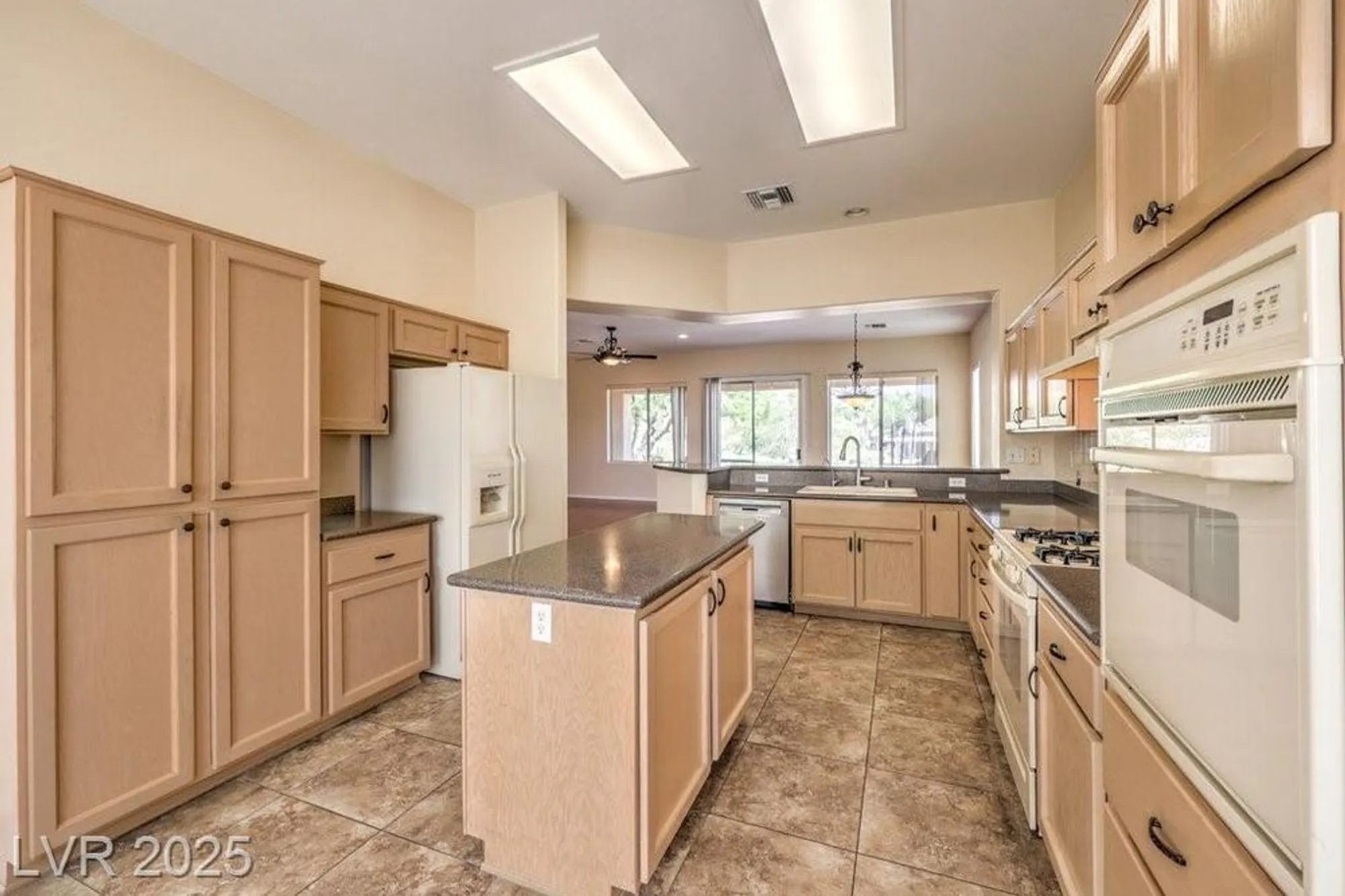 Property Slideshow image 12 of 39 | 11008 summers end ave, Las Vegas, NV, 89134