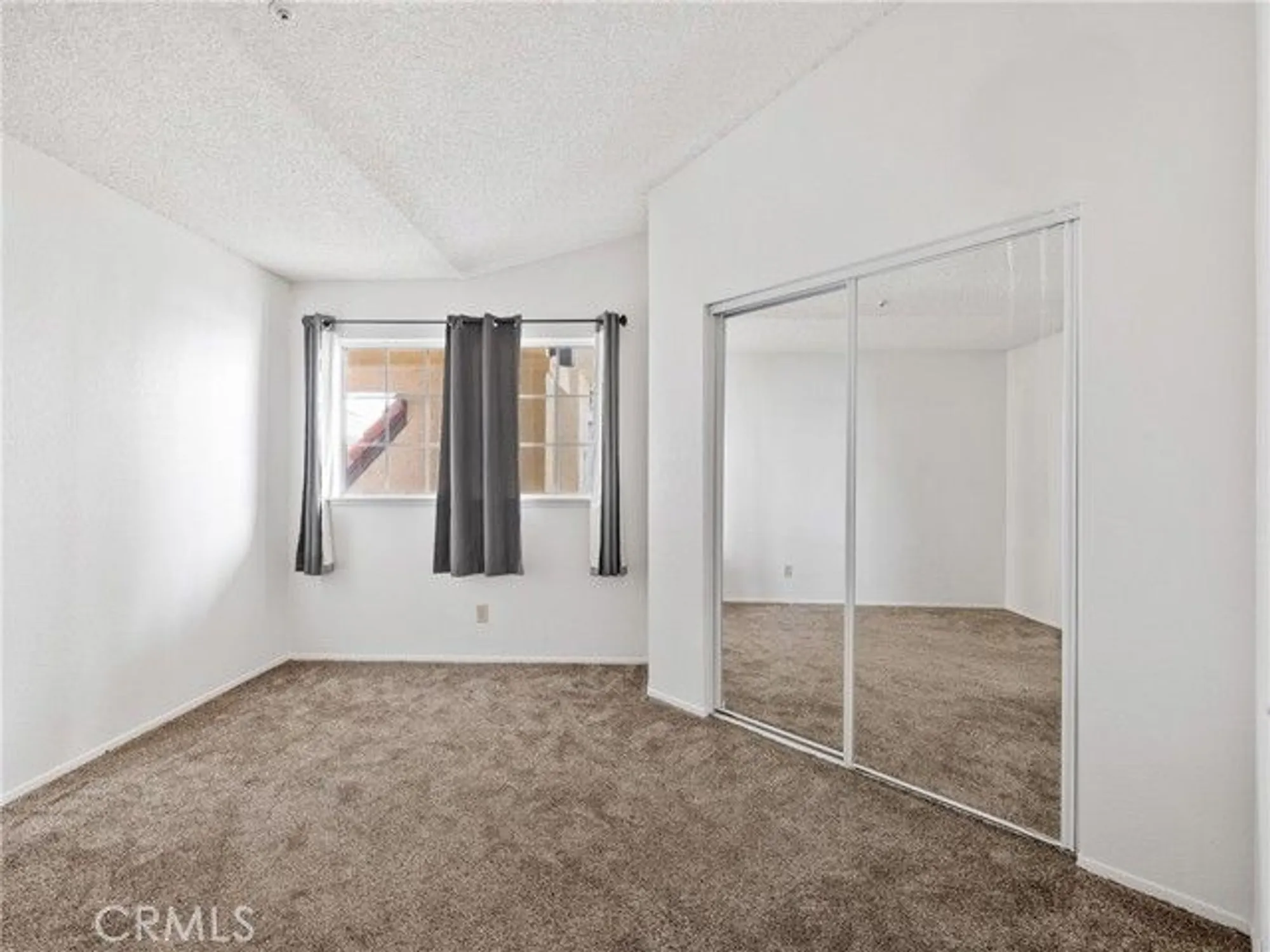 Property Slideshow image 13 of 19 | 19135 palo verde dr, Apple Valley, CA, 92308