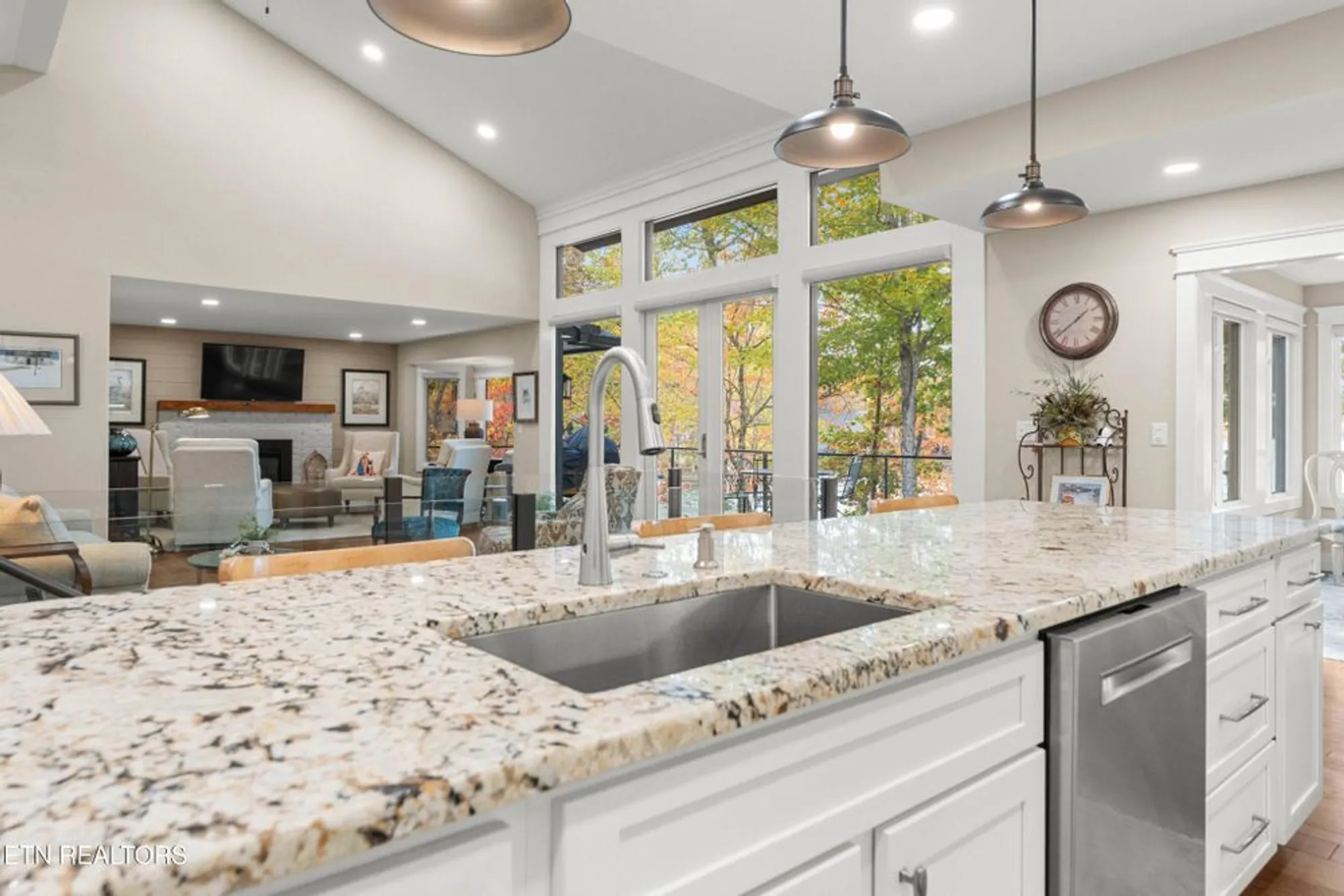 Property Slideshow image 11 of 59 | 22 milnor cir, Crossville, TN, 38558