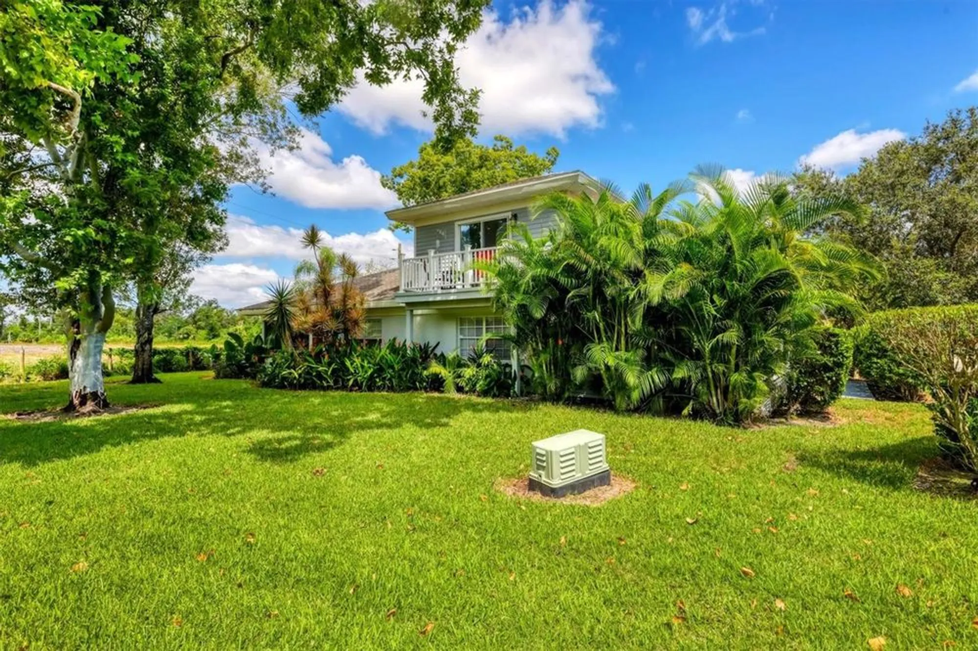 Property Slideshow image 6 of 63 | 6465 carrington cir 44, Sarasota, FL, 34238