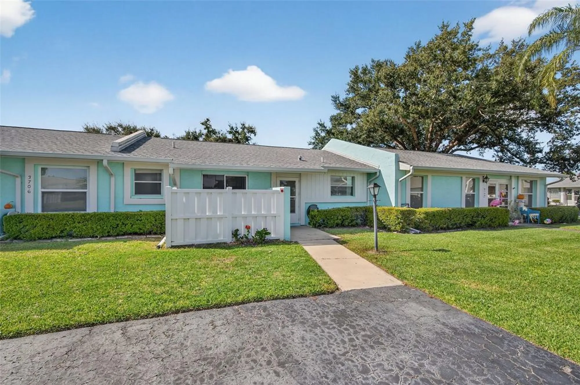 Property Slideshow image 23 of 30 | 3704 39th st w # 23, Bradenton, FL, 34205