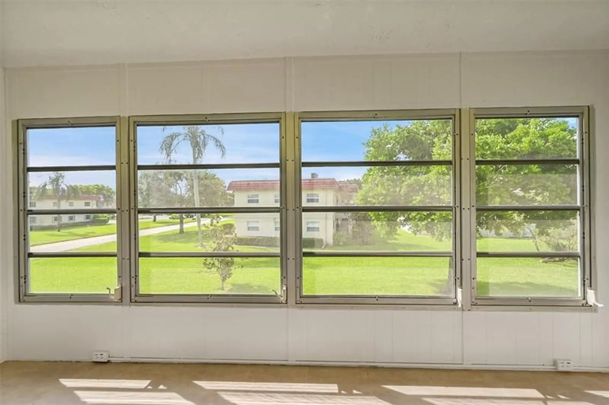 Property Slideshow image 15 of 42 | 23 abbey ln 202, Delray Beach, FL, 33446