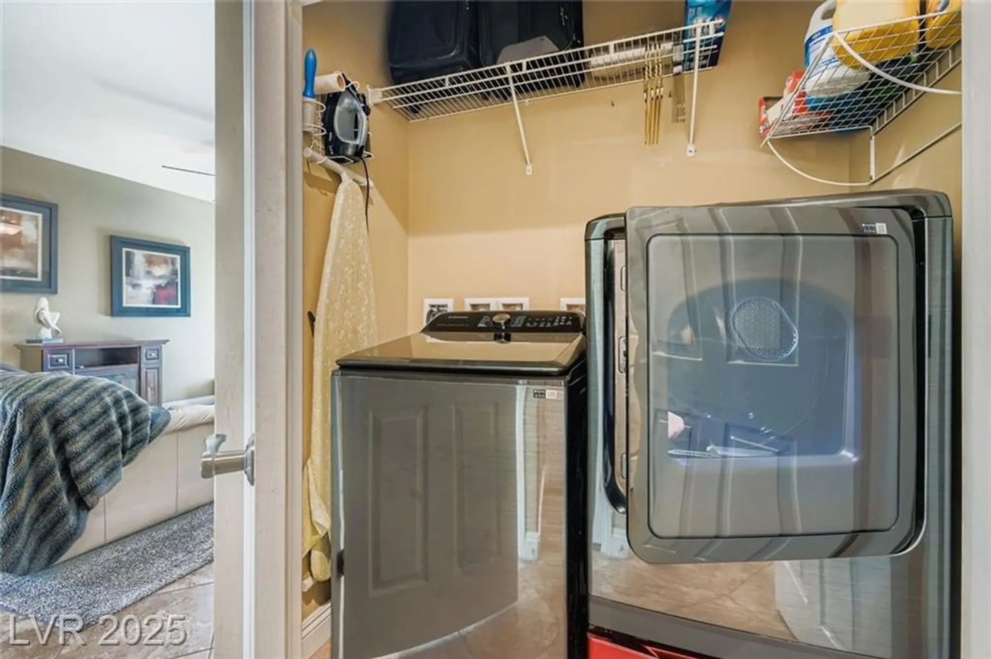 Property Slideshow image 27 of 45 | 3385 blue ribbon downs st, Las Vegas, NV, 89122