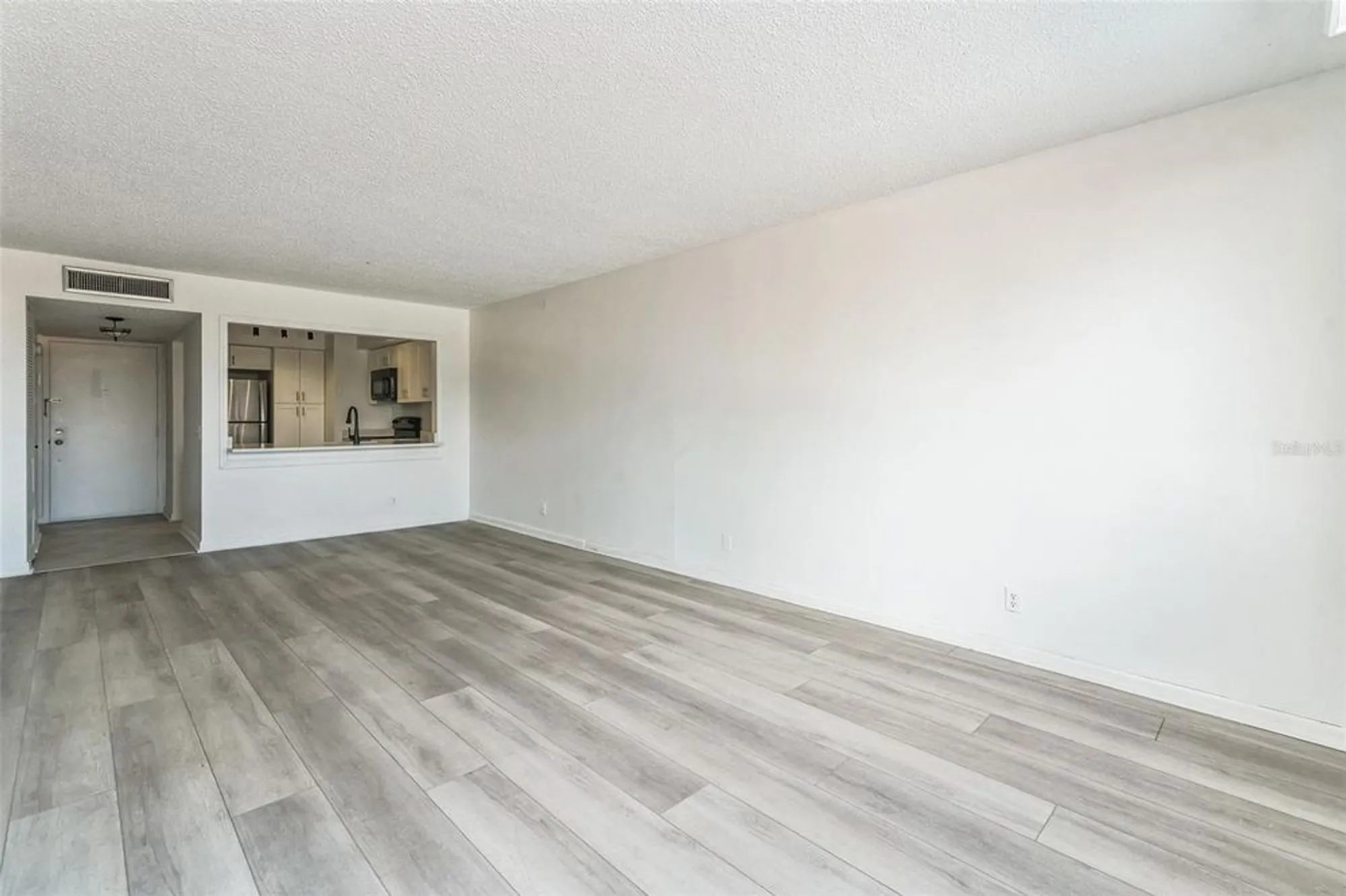 Property Slideshow image 11 of 37 | 6219 palma del mar blvd s apt 301, Saint Petersburg, FL, 33715
