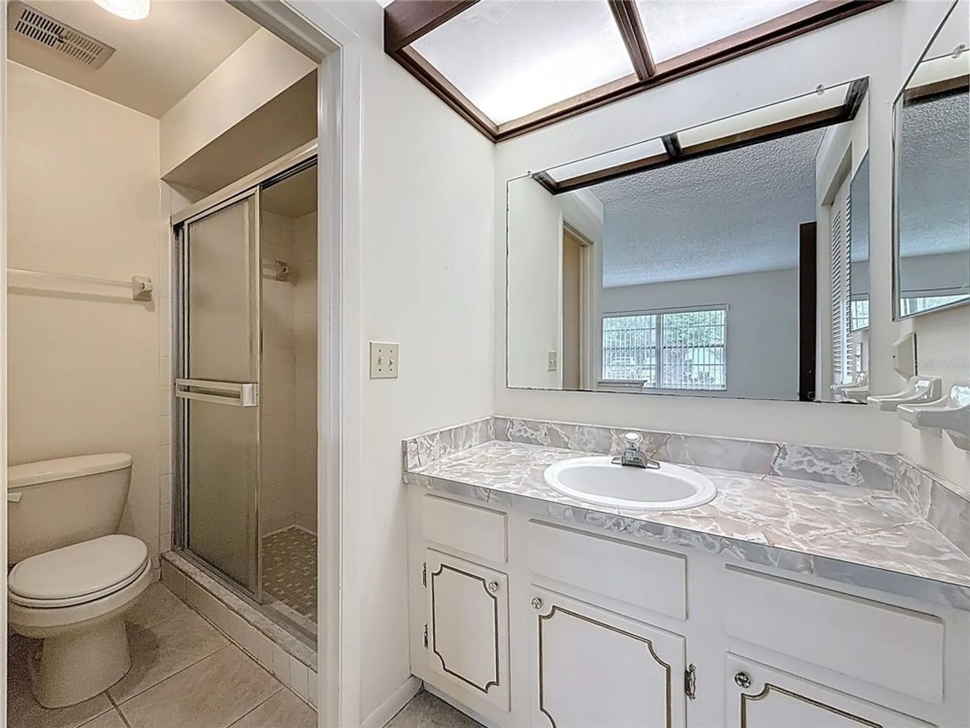 Property Slideshow image 14 of 20 | 1160 orange tree cir d, Palm Harbor, FL, 34684