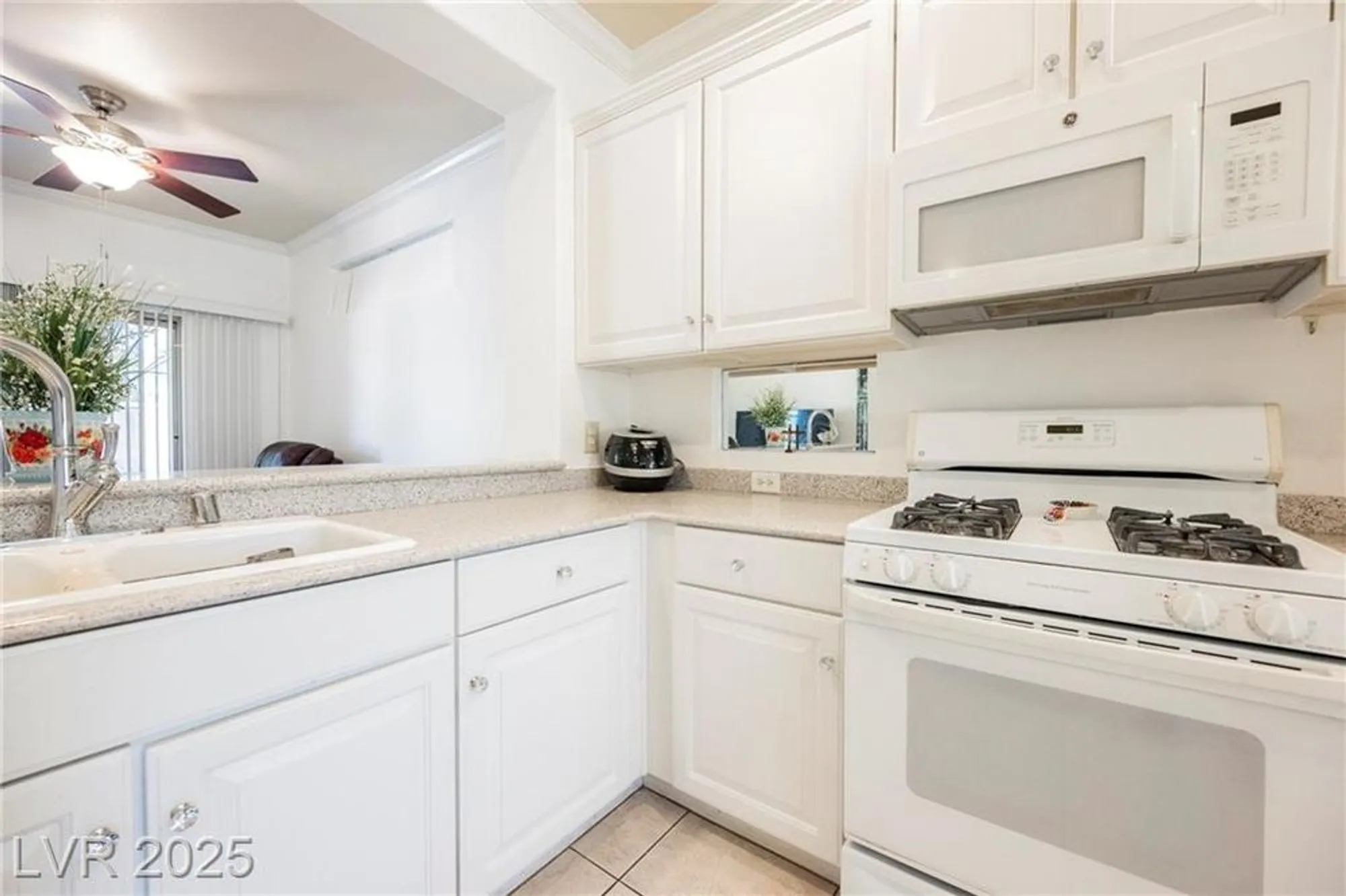 Property Slideshow image 8 of 50 | 1818 eagle mesa ave, Henderson, NV, 89012