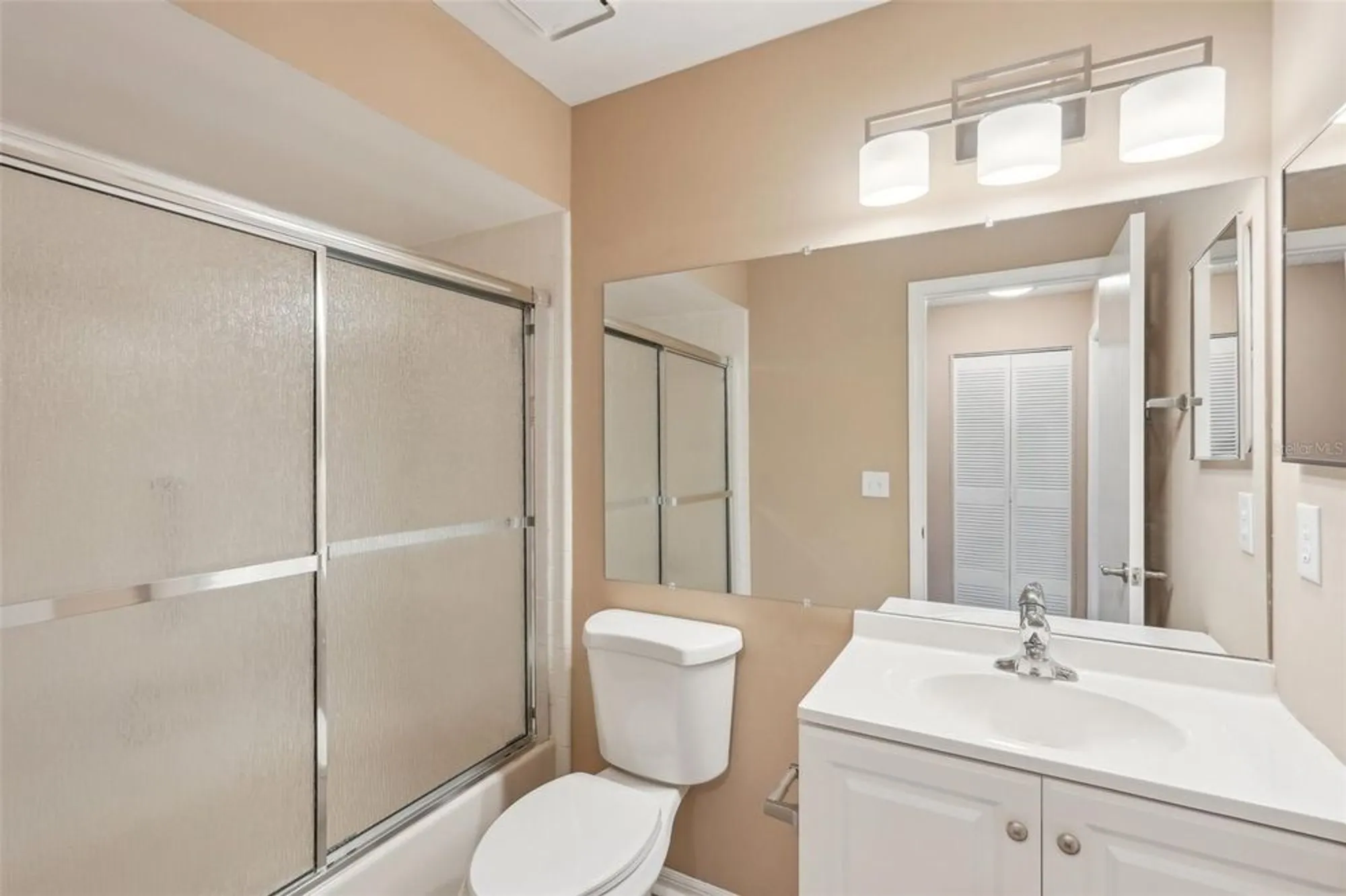 Property Slideshow image 23 of 57 | 2529 lancaster dr, Sun City Center, FL, 33573
