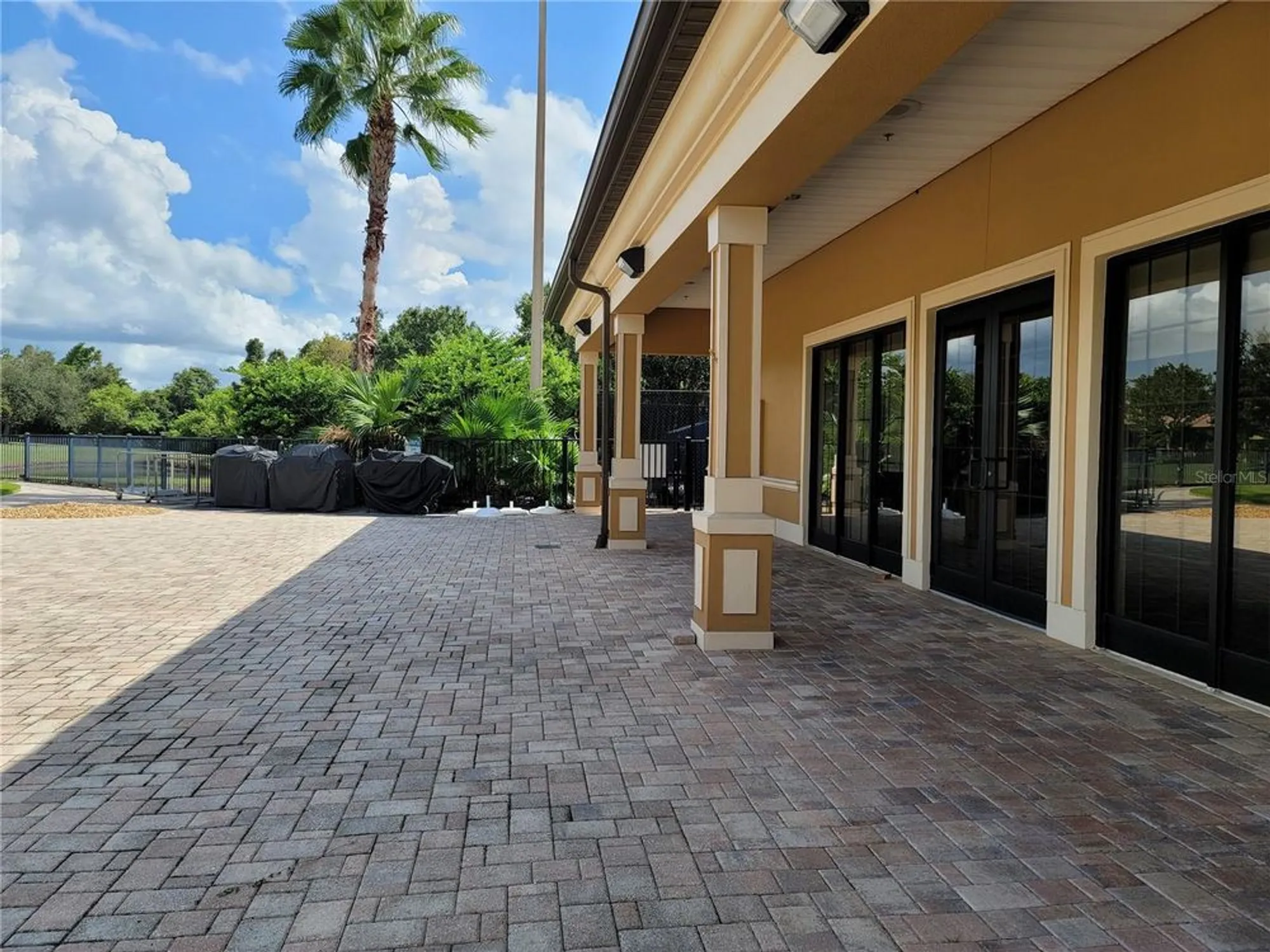 Property Slideshow image 52 of 100 | 303 bluewater falls ct, Apollo Beach, FL, 33572