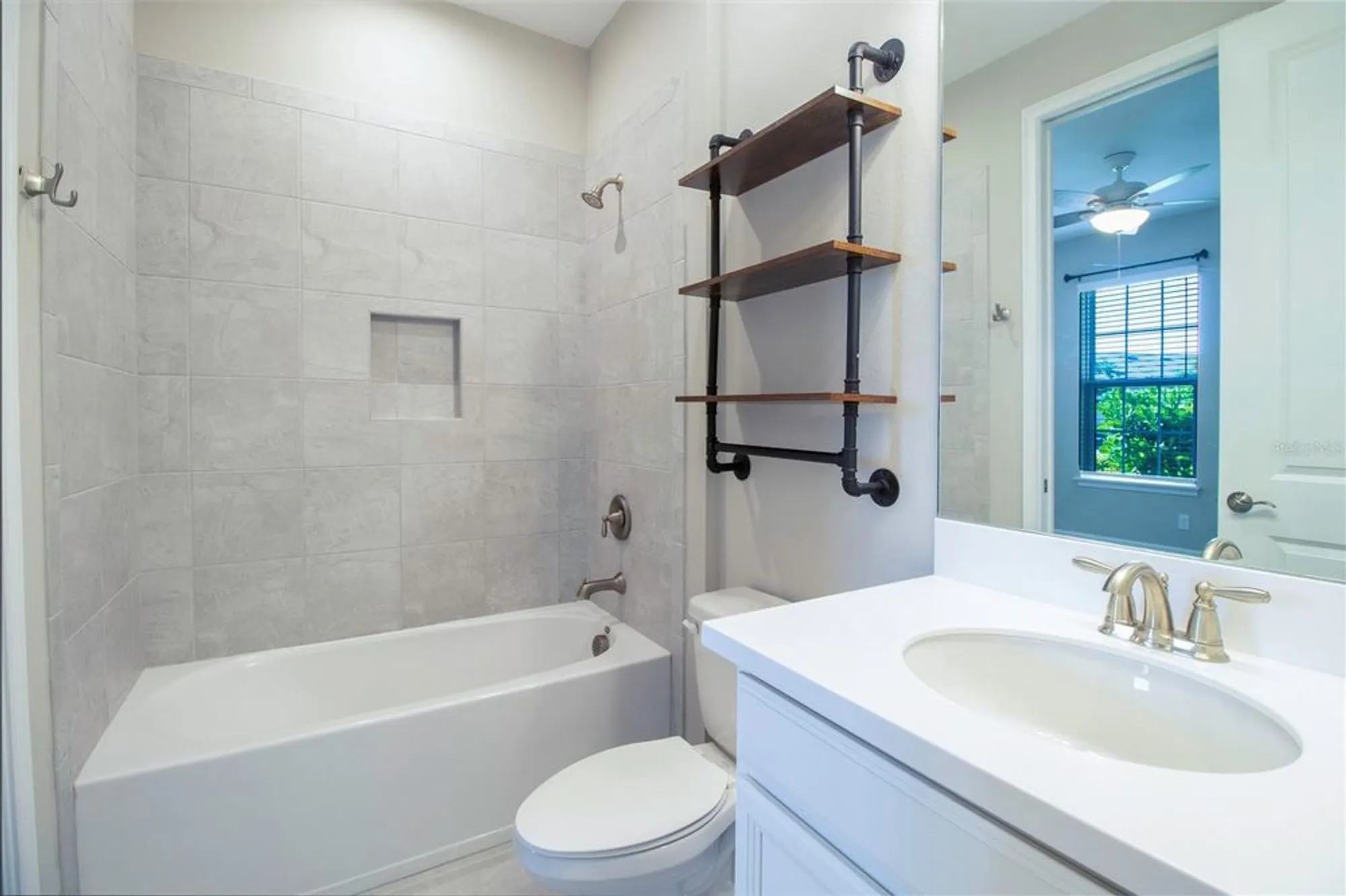 Property Slideshow image 20 of 32 | 6250 plateau ct, Bradenton, FL, 34203