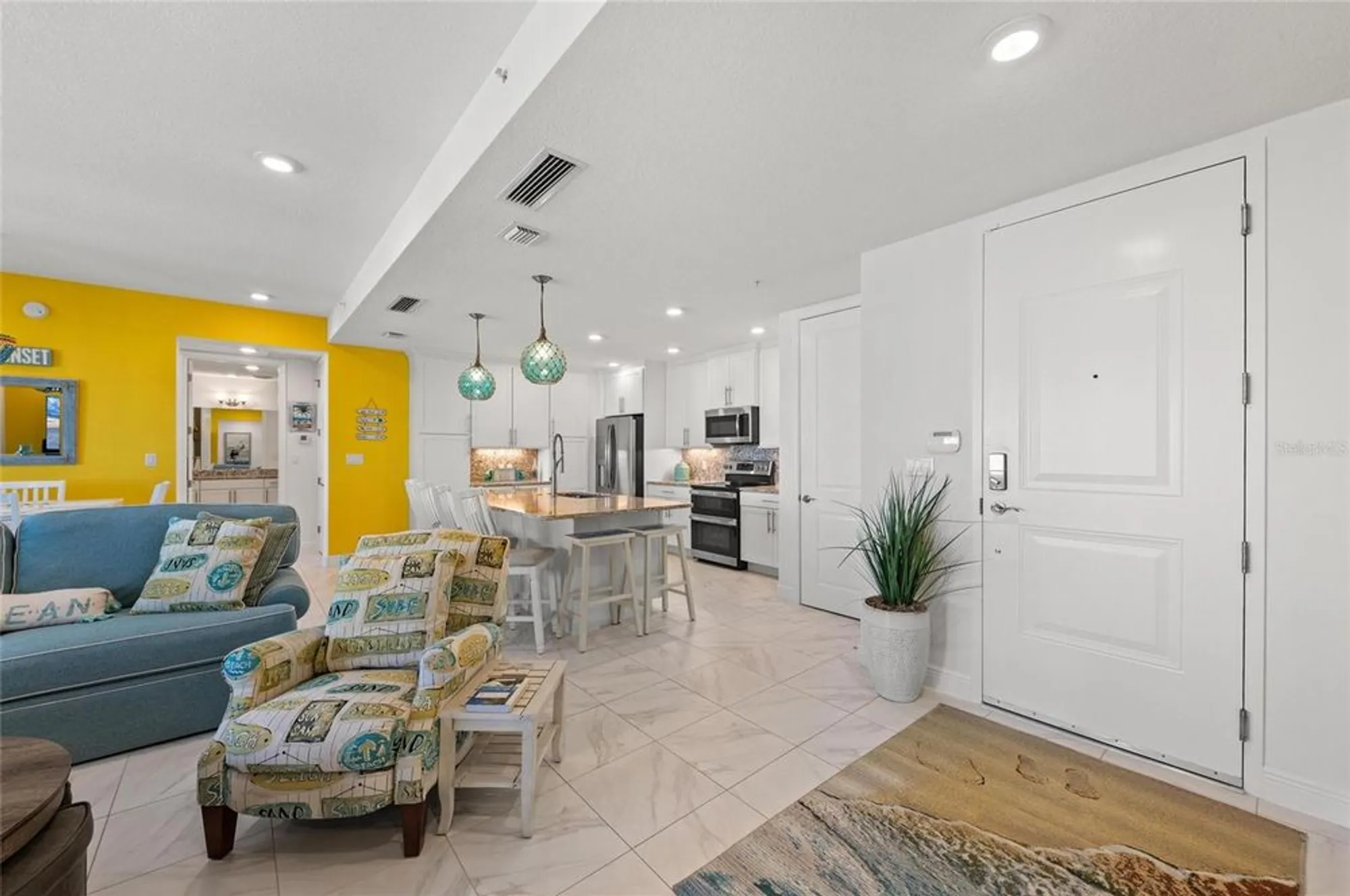 Property Slideshow image 13 of 100 | 387 aruba cir 301, Bradenton, FL, 34209