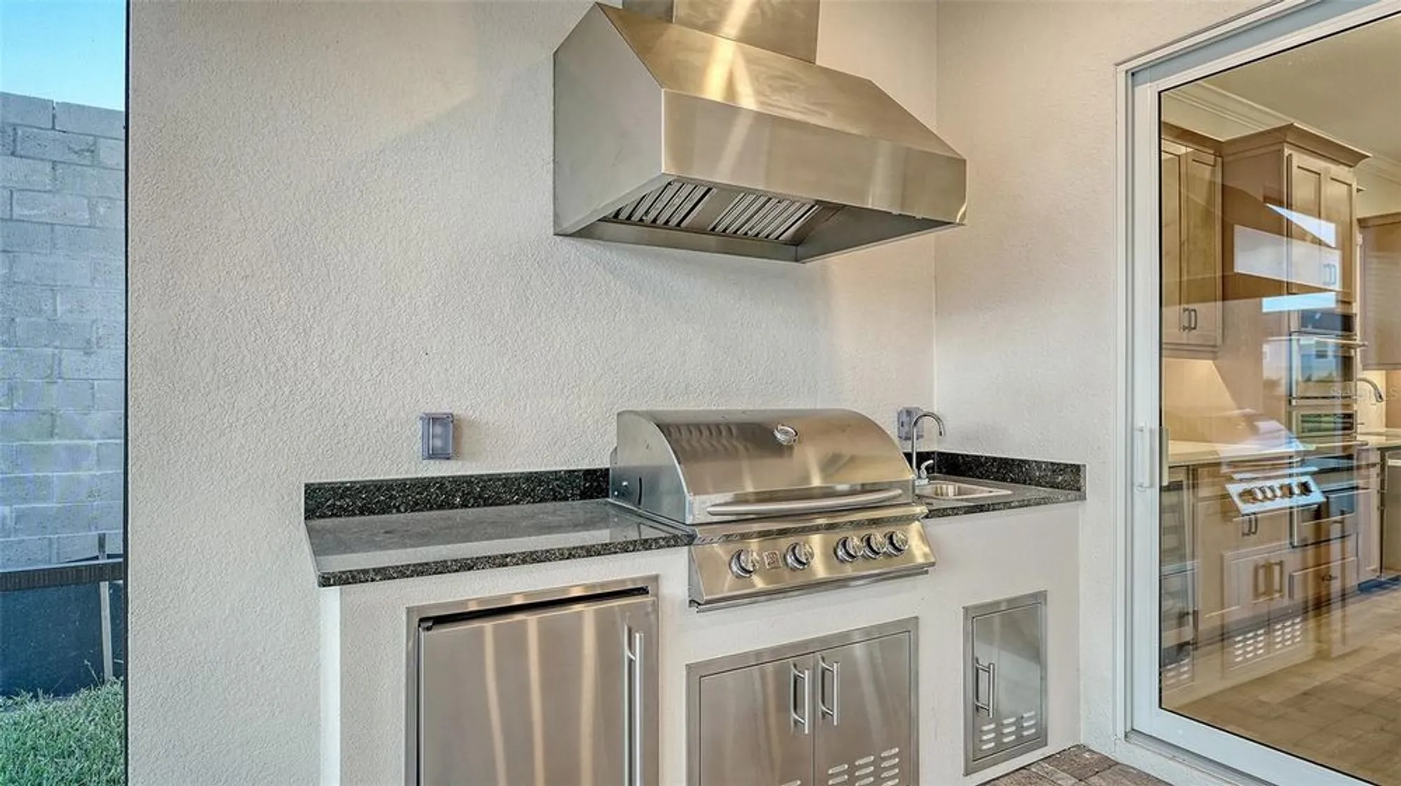 Property Slideshow image 22 of 90 | 16423 isola pl, Lakewood Ranch, FL, 34211