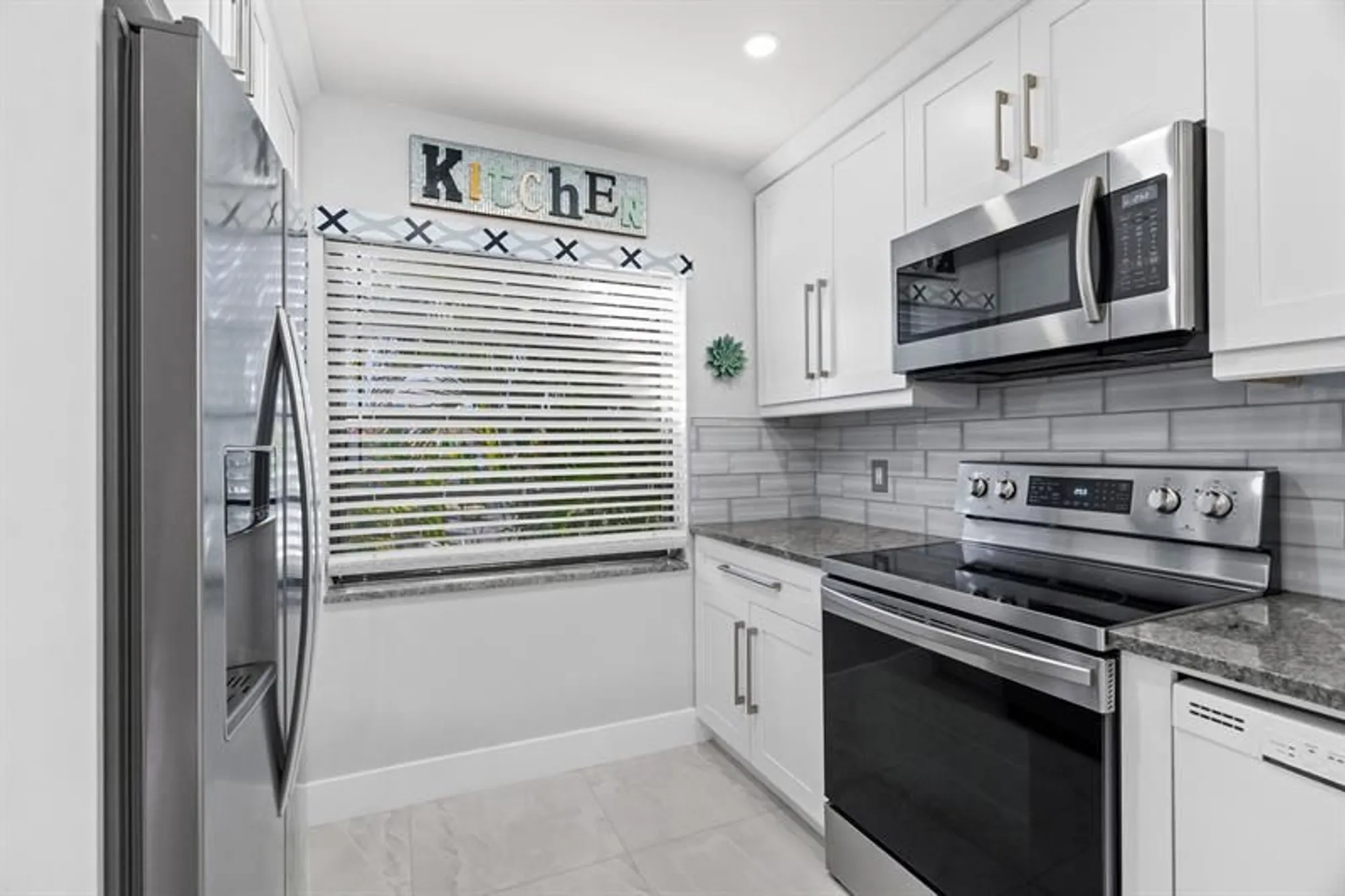 Property Slideshow image 12 of 42 | 21215 lago cir f, Boca Raton, FL, 33433