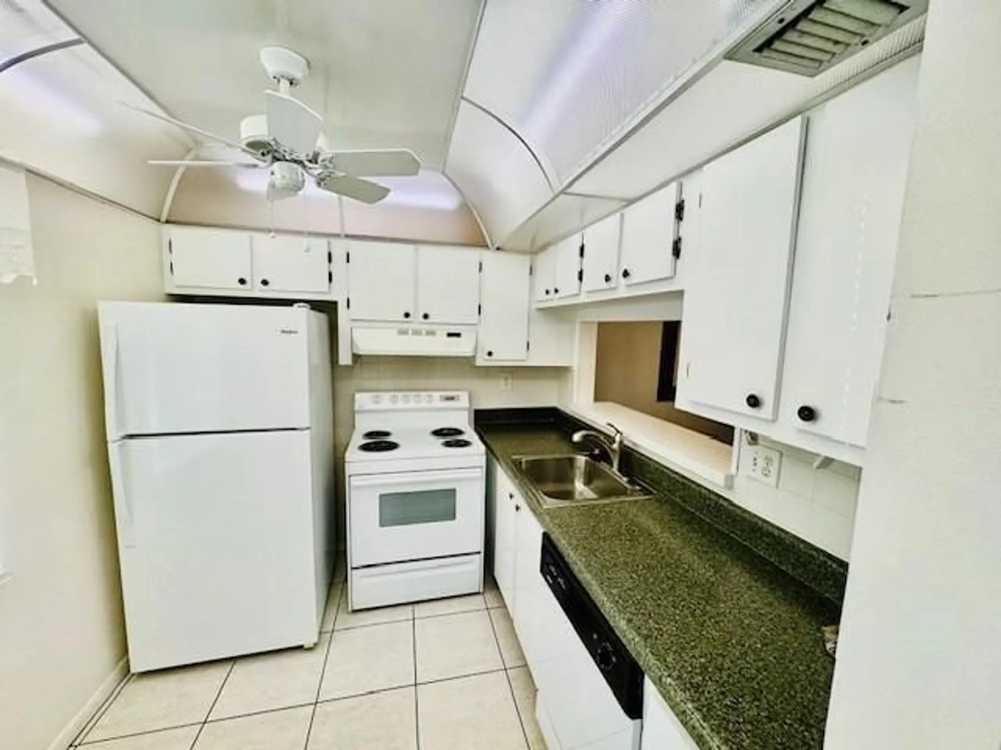 Property Slideshow image 10 of 16 | 9401 lime bay blvd apt 114, Tamarac, FL, 33321