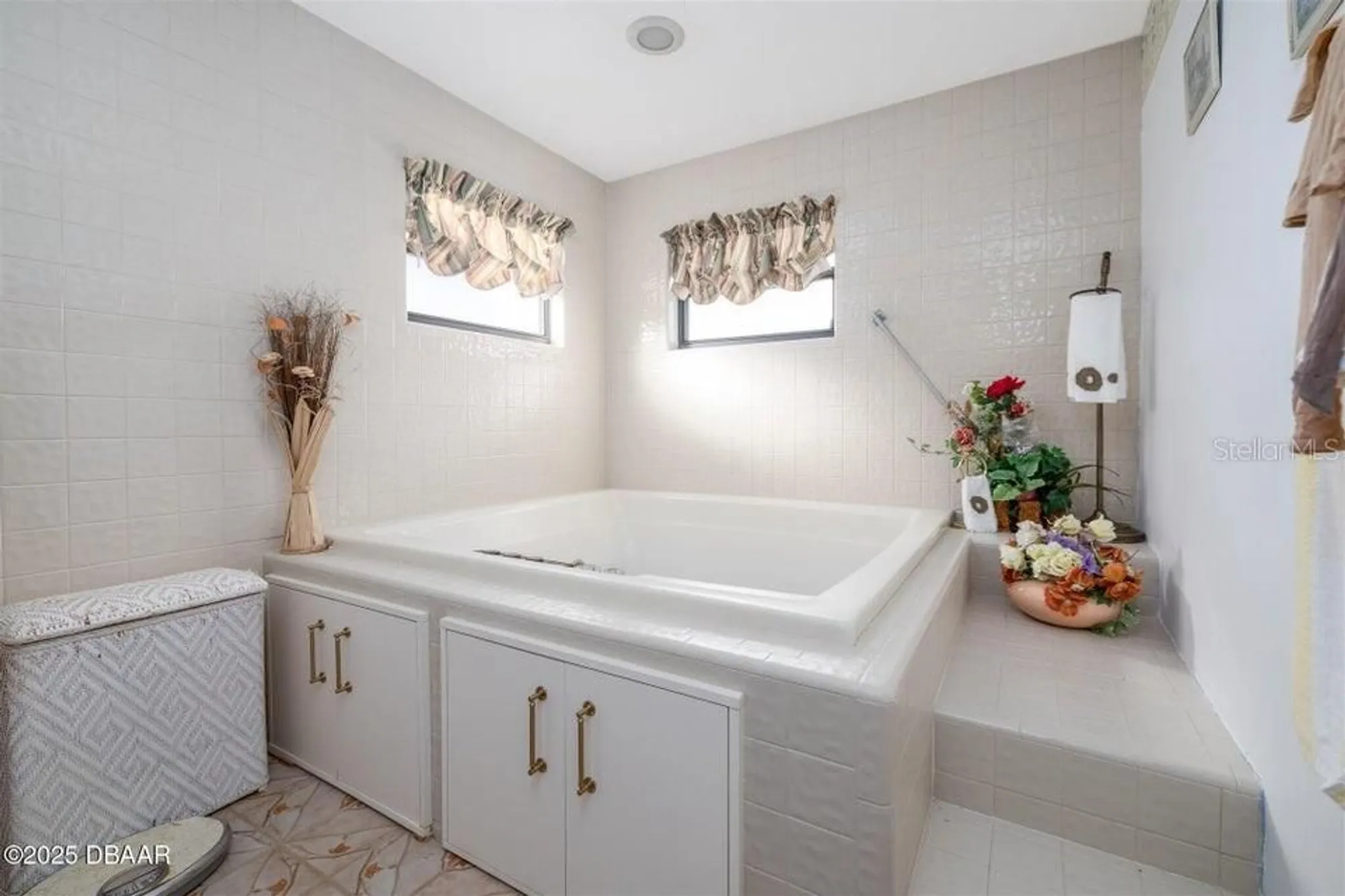 Property Slideshow image 18 of 30 | 252 gull dr, Daytona Beach, FL, 32119