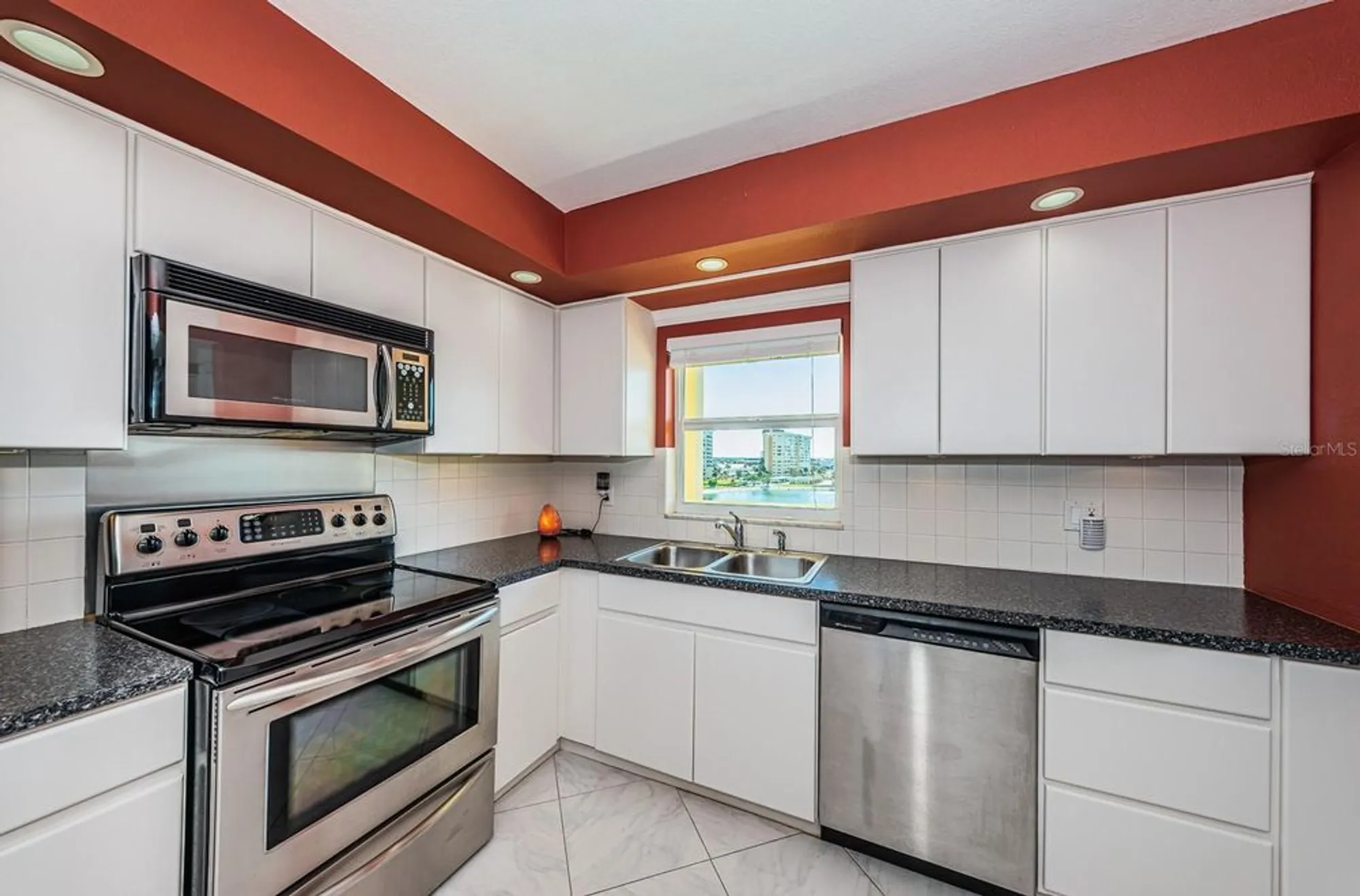 Property Slideshow image 5 of 54 | 4725 cove cir apt 604, Saint Petersburg, FL, 33708