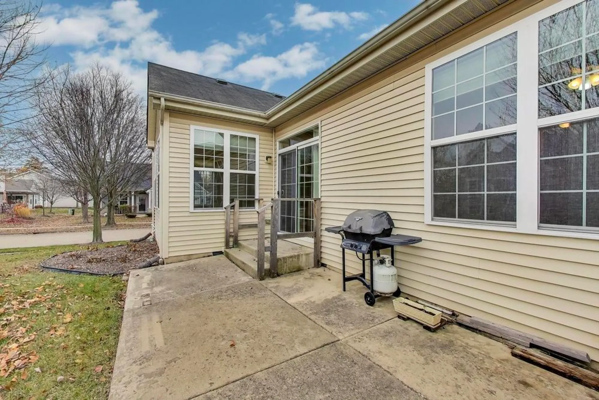 Property Slideshow image 24 of 27 | 1129 drury ln, Aurora, IL, 60502