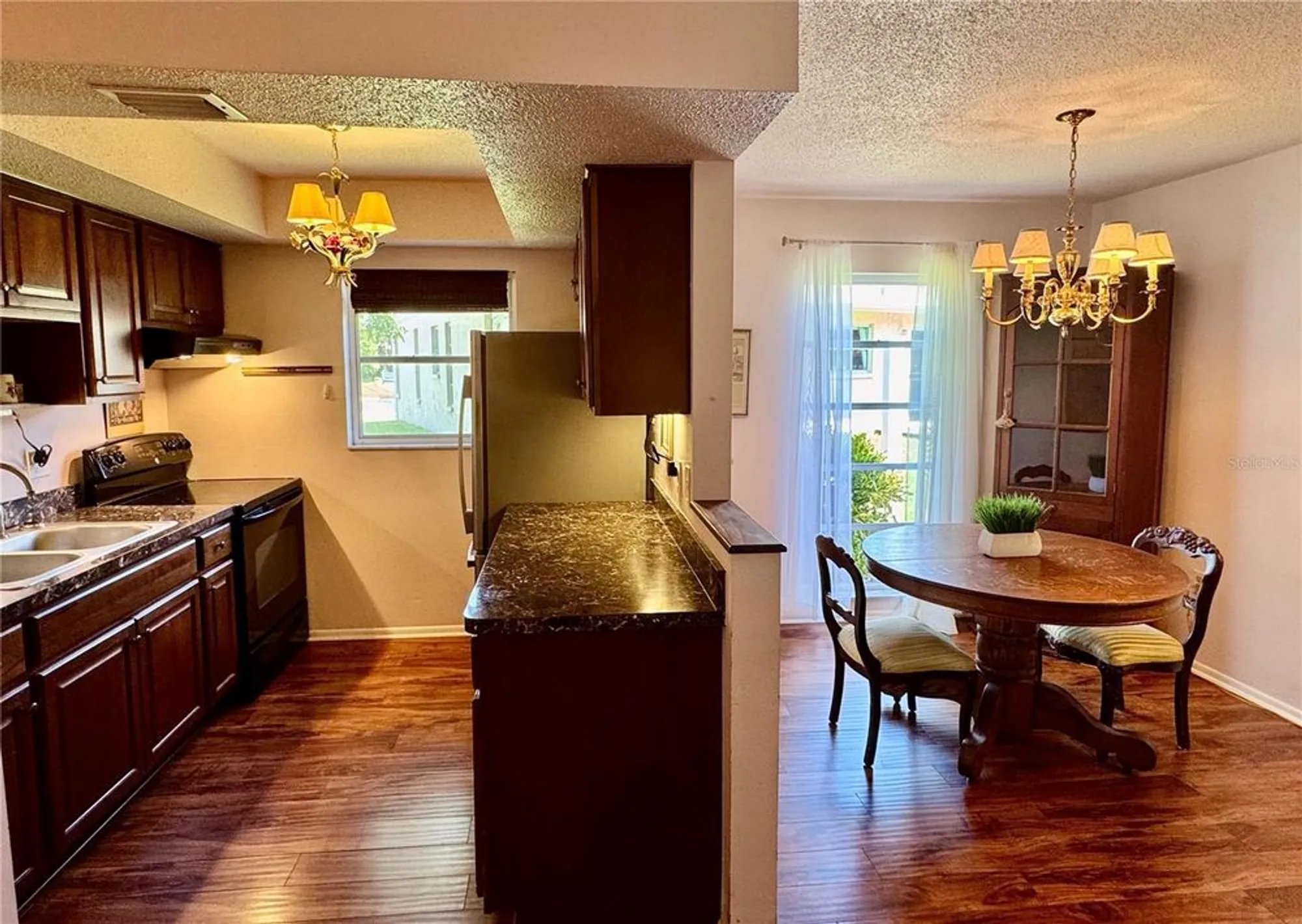 Property Slideshow image 10 of 20 | 857 cambridge ct, Dunedin, FL, 34698