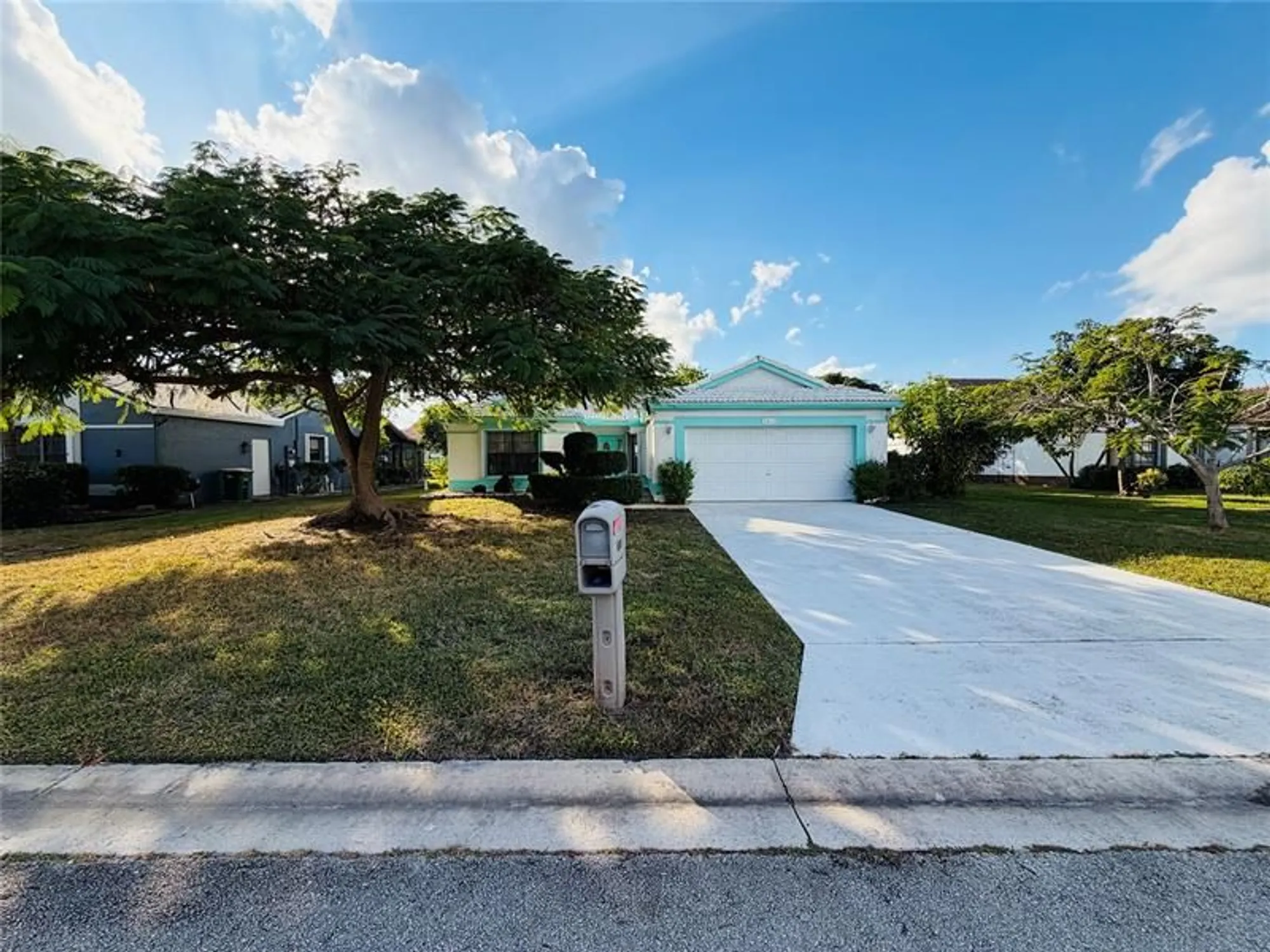 Property Slideshow image 2 of 29 | 7013 nw 107th ave, Tamarac, FL, 33321