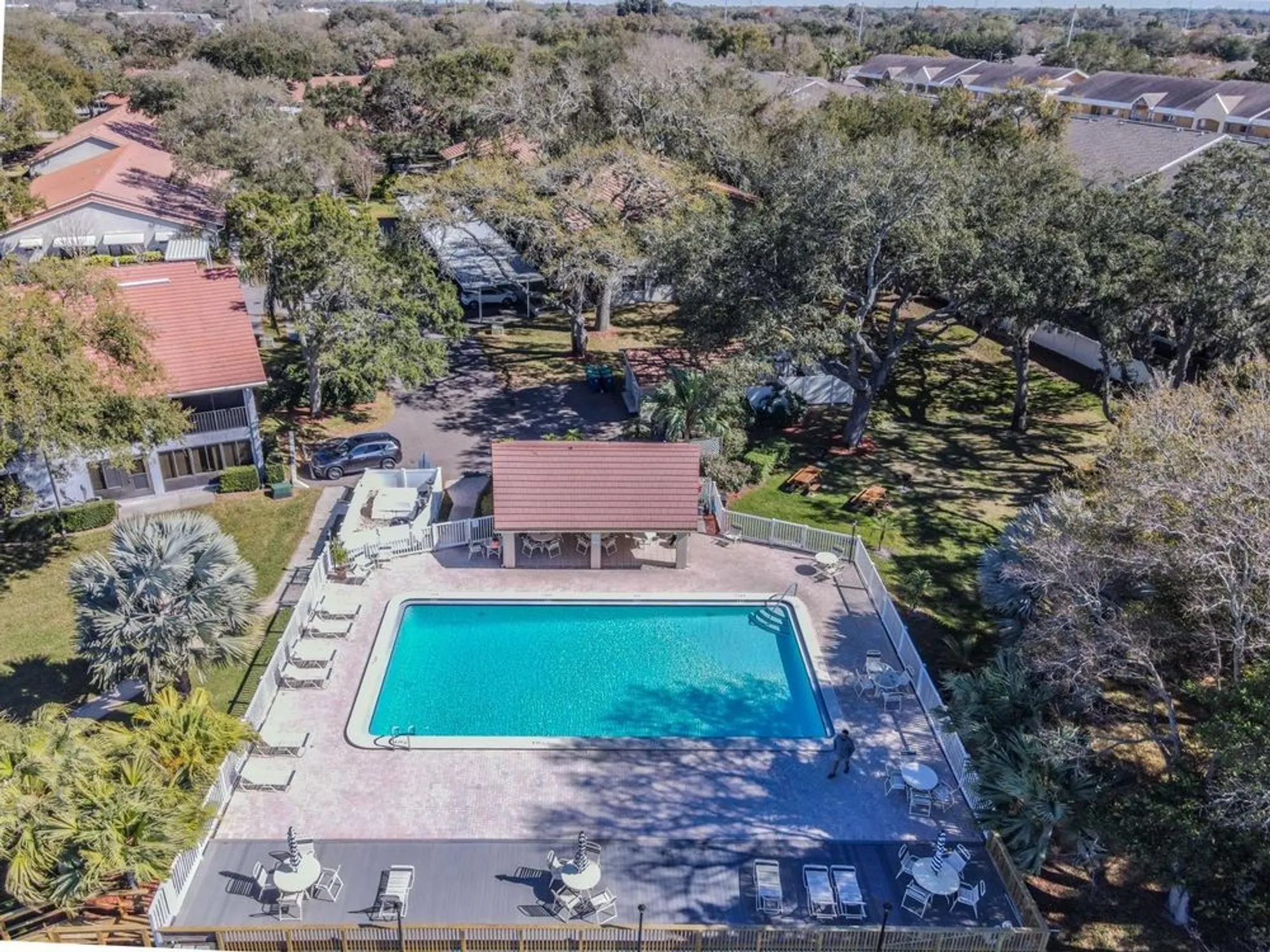 Property Slideshow image 32 of 35 | 2020 lakeview dr 102, Clearwater, FL, 33763